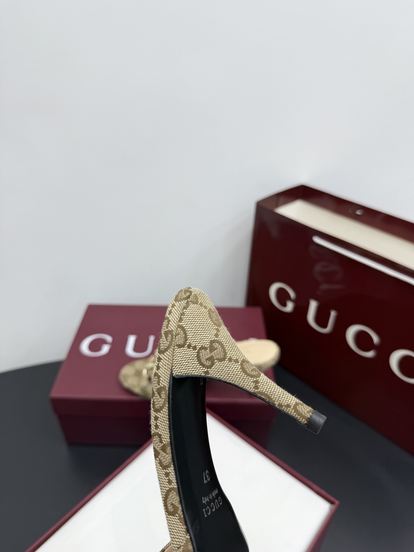 Мюли женские в стиле Gucci Horsebit бежевого цвета