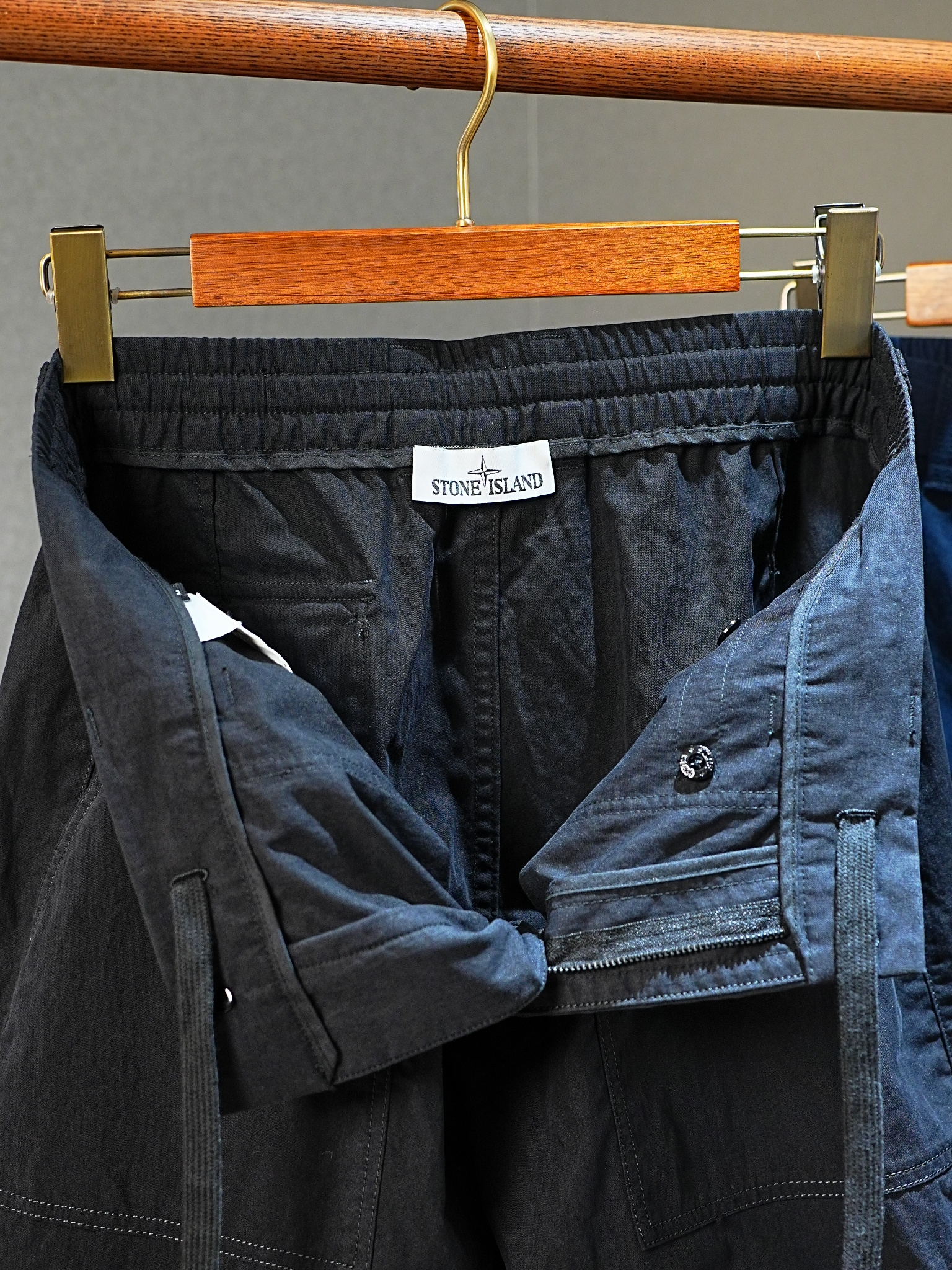 Брюки мужские в стиле Stone Island тёмно-синего цвета
