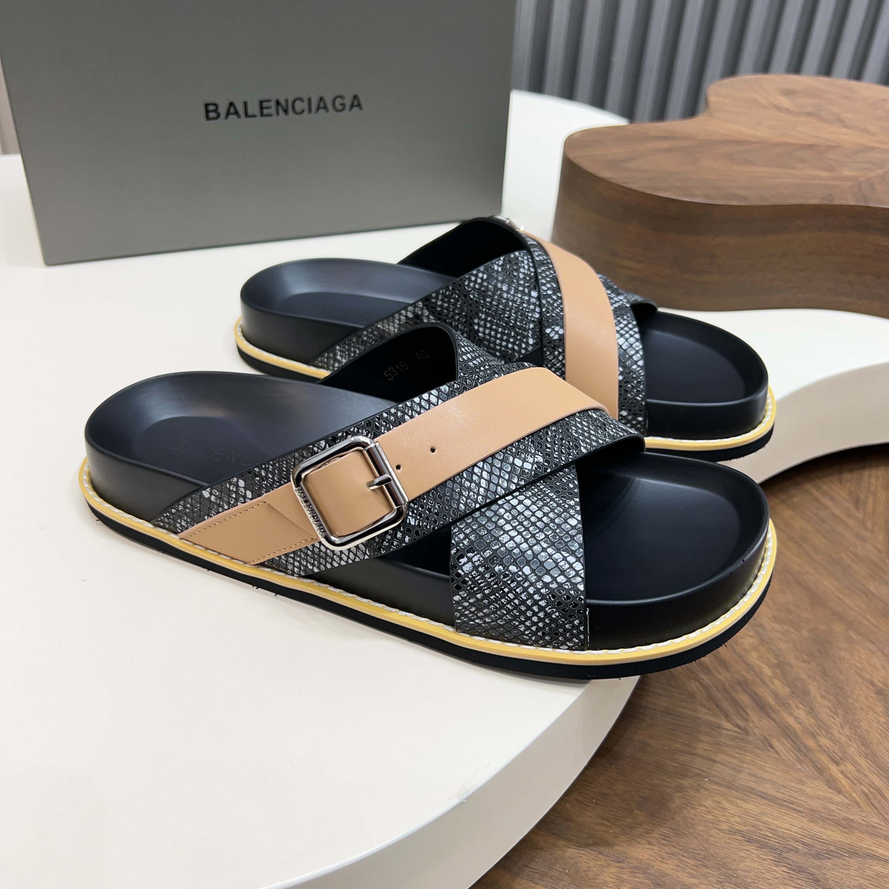 Сандалии мужские в стиле Balenciaga черного цвета