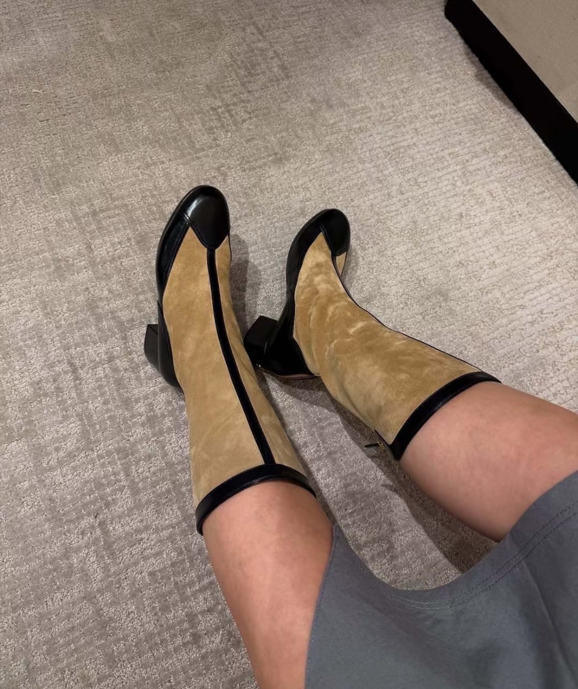 Сапоги женские Chanel Riding Boots бежево-чёрного цвета