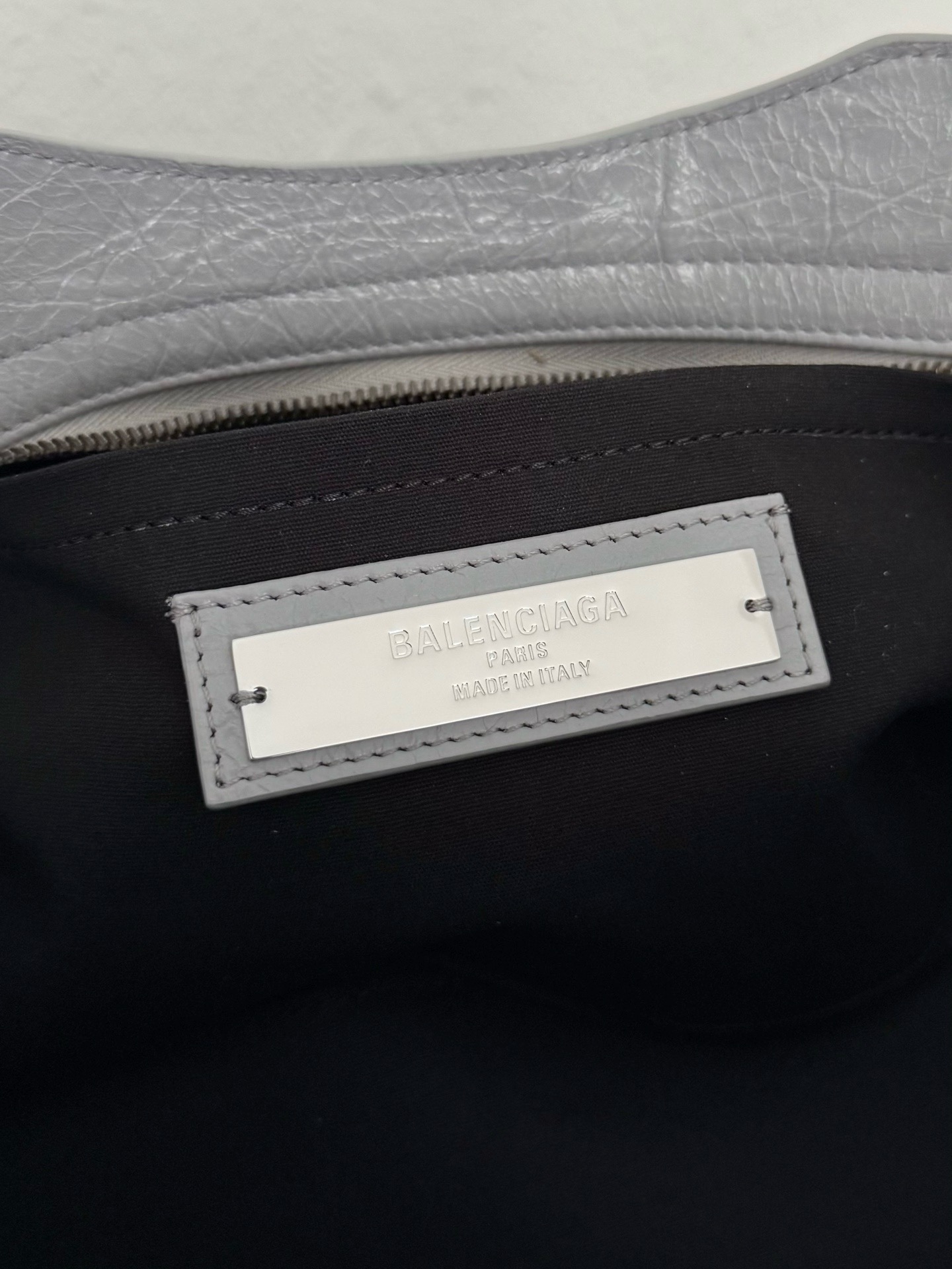 Сумка женская Balenciaga Le City светло-серого цвета