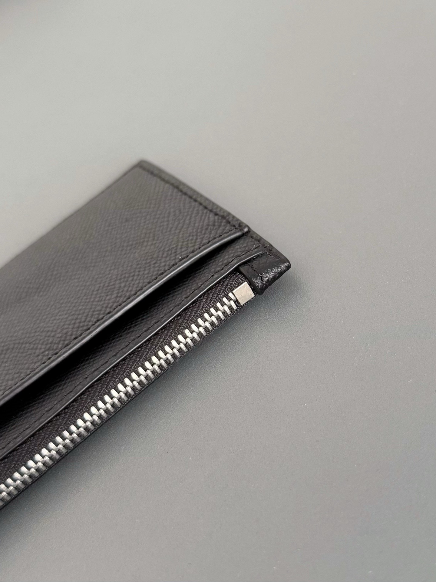 Кошелёк Balenciaga Winter Passport чёрного цвета