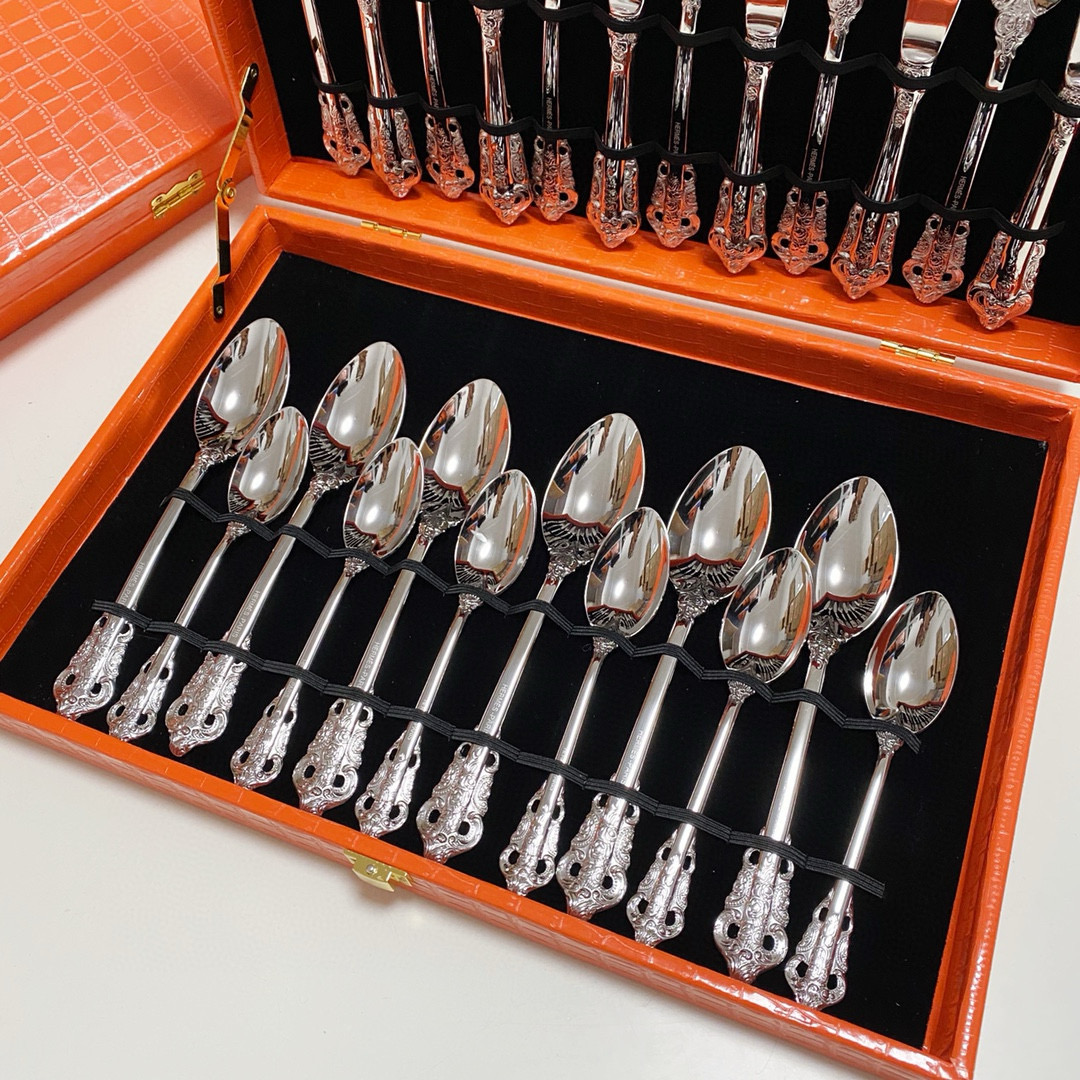 Набор столовых приборов в стиле Hermès  с декоративными ручками в подарочном кейсе (24 предмета) серебристого цвета