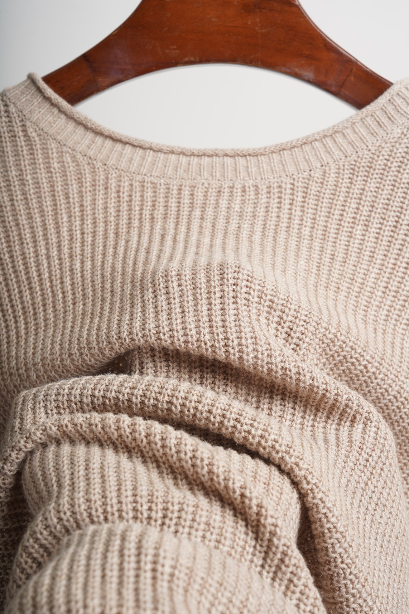 Футболка мужская в стиле Brunello Cucinelli из льна и хлопка бежевого цвета 