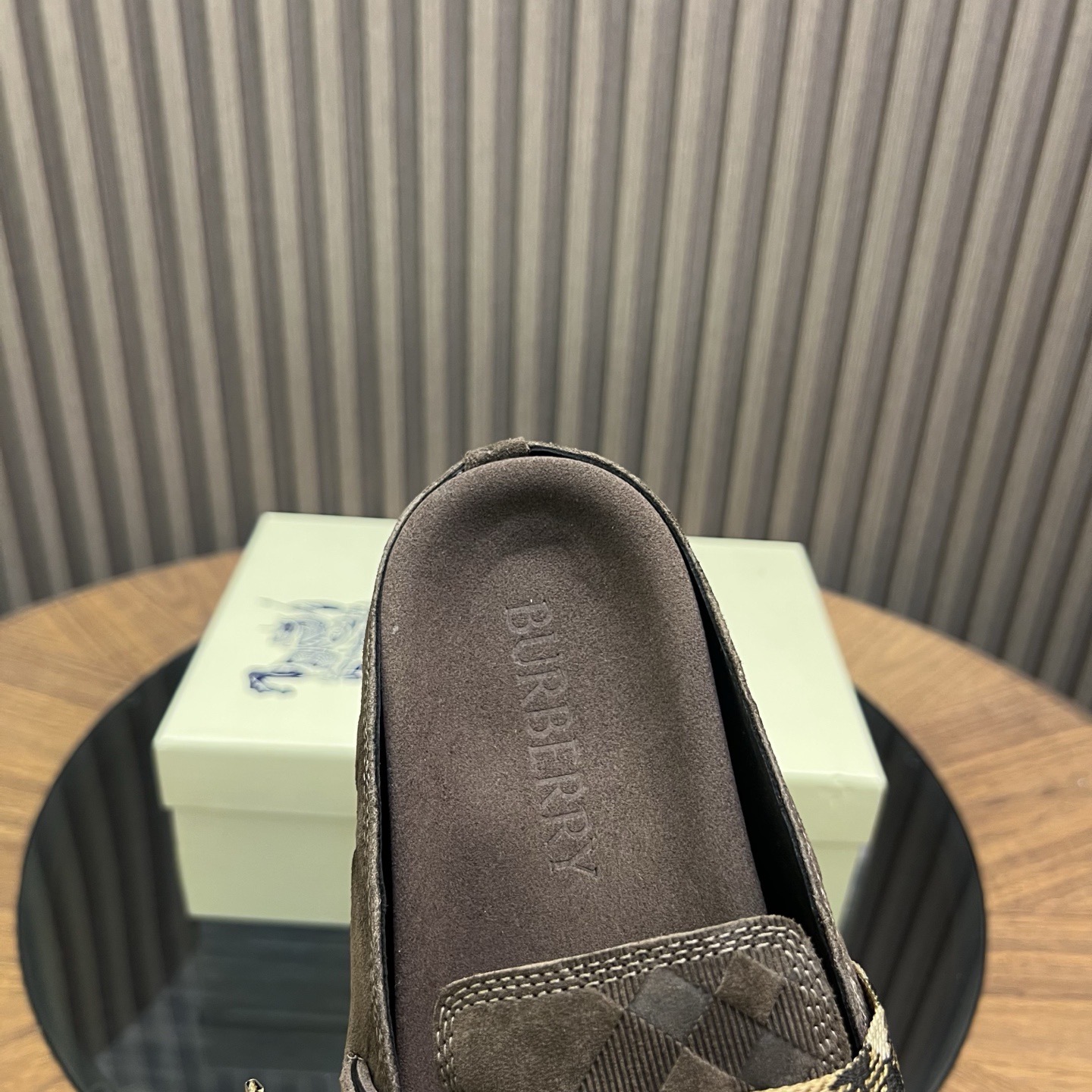 Мюли мужские Burberry коричневого цвета с фирменной клеткой