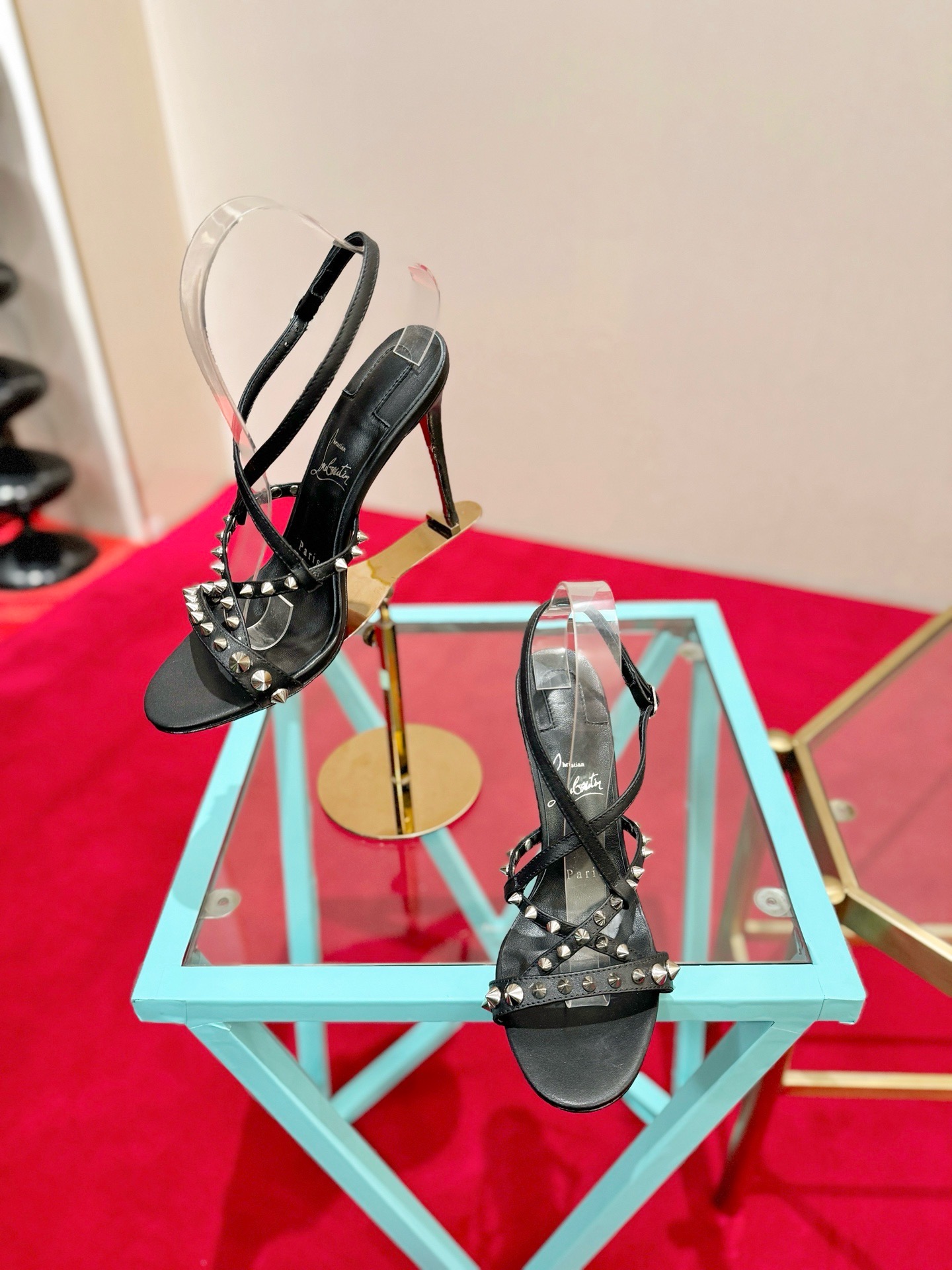 Босоножки женские в стиле Christian Louboutin So Kate черного цвета