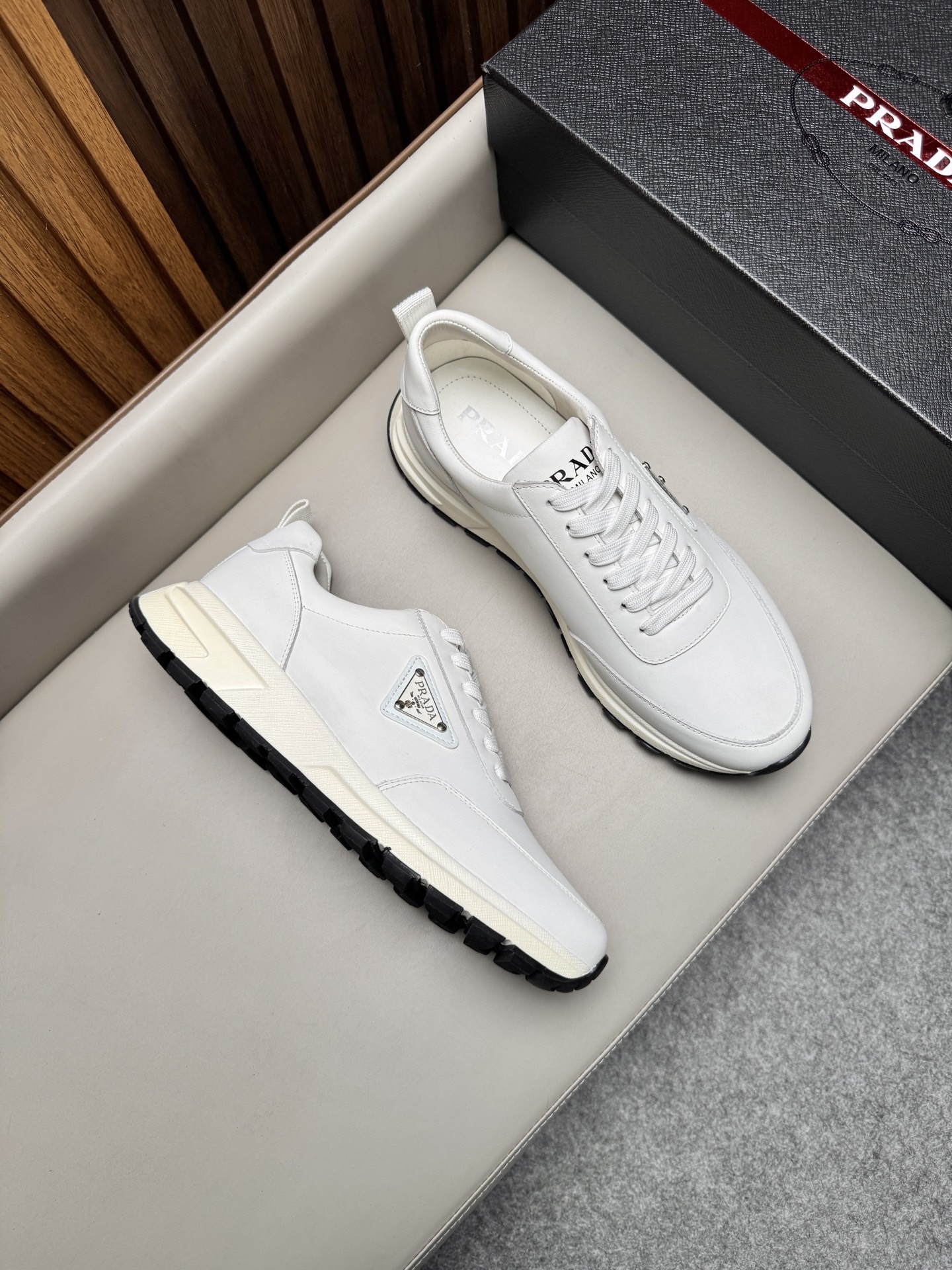 Кроссовки мужские в стиле Prada белого цвета