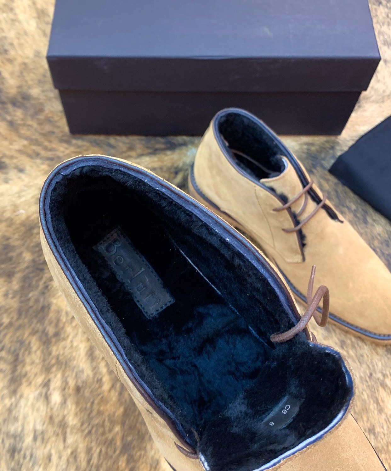 Ботинки мужские в стиле Berluti Chukka бежевого цвета