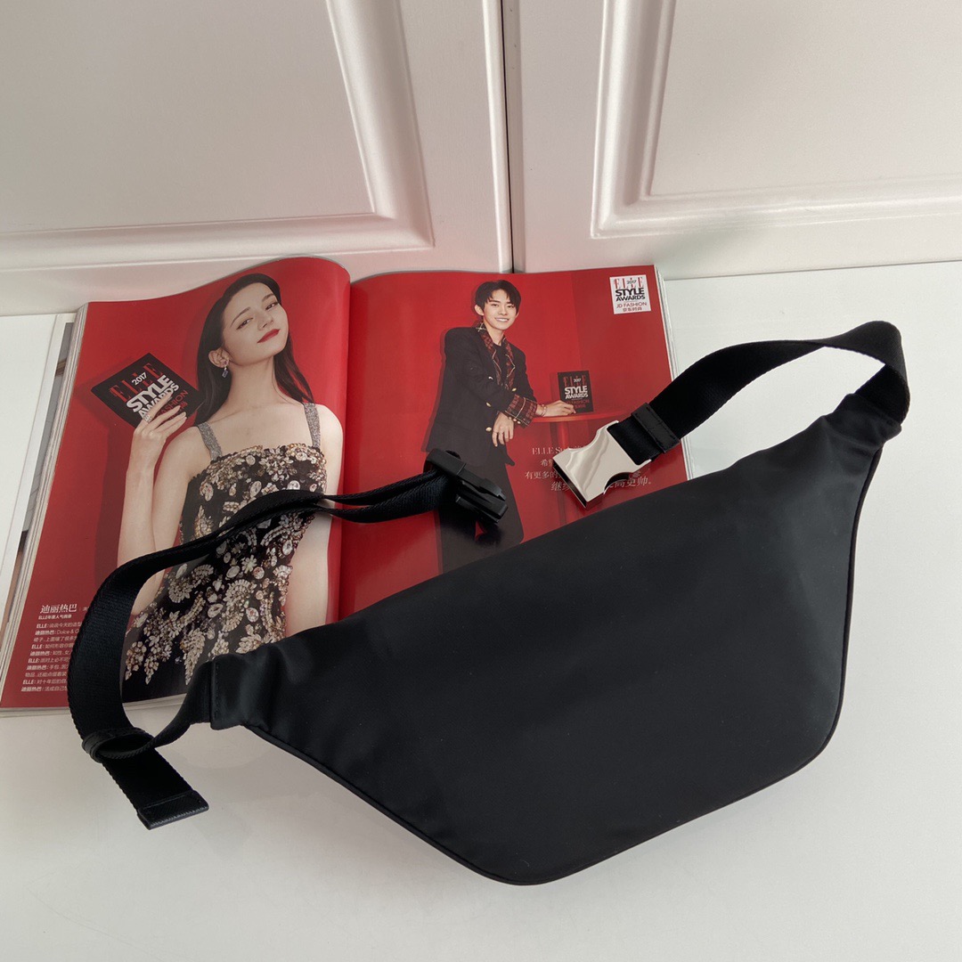 Сумка поясная / кросс боди унисекс в стиле Prada Re-Nylon чёрного цвета
