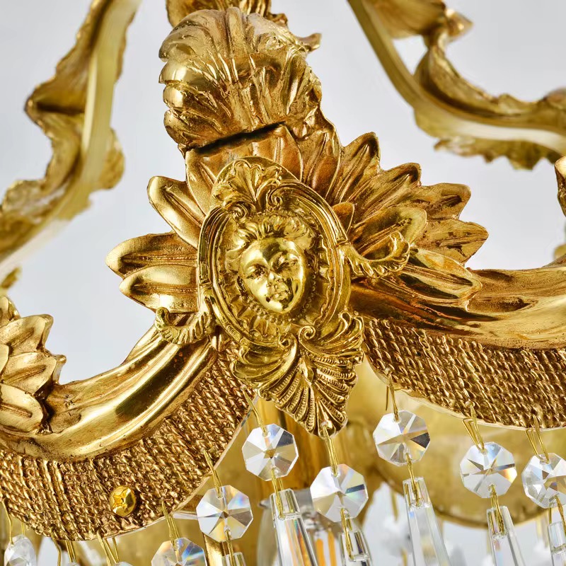 Люстра потолочная латунная с кристаллами в классическом стиле