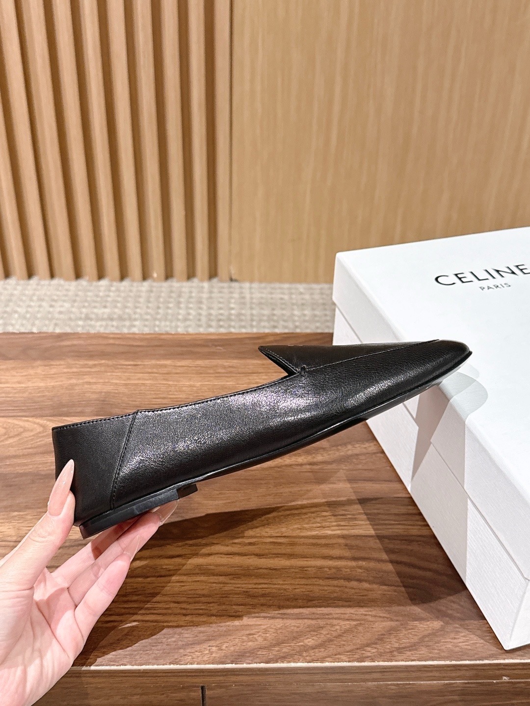 Лоферы женские в стиле Celine Triomphe черного цвета