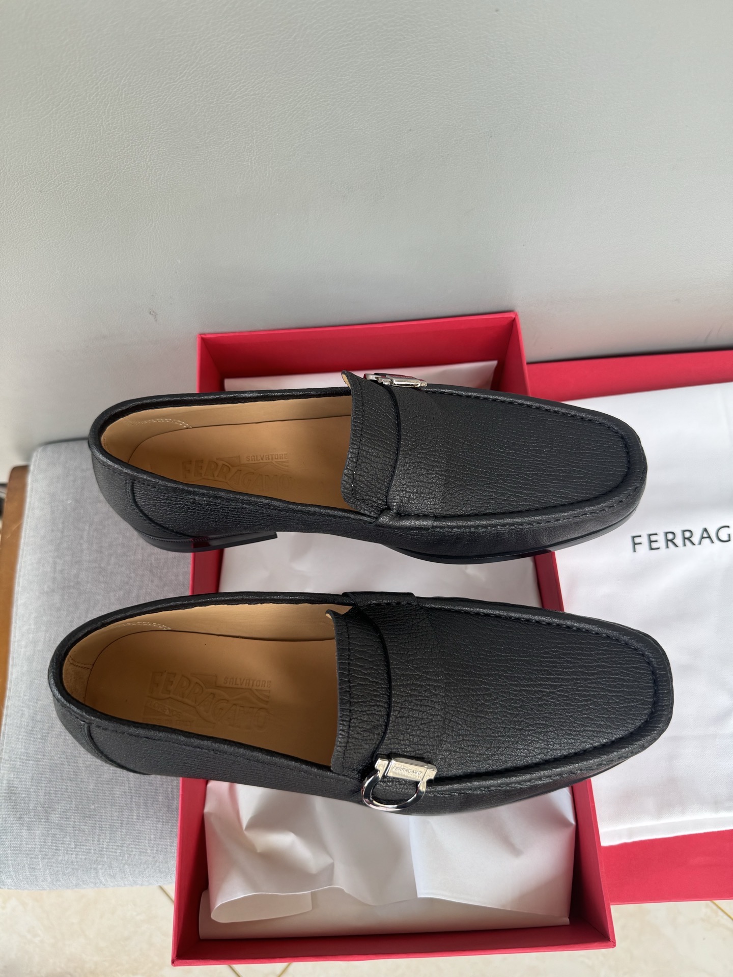 Лоферы мужские в стиле Ferragamo Gancini из натуральной кожи черного цвета