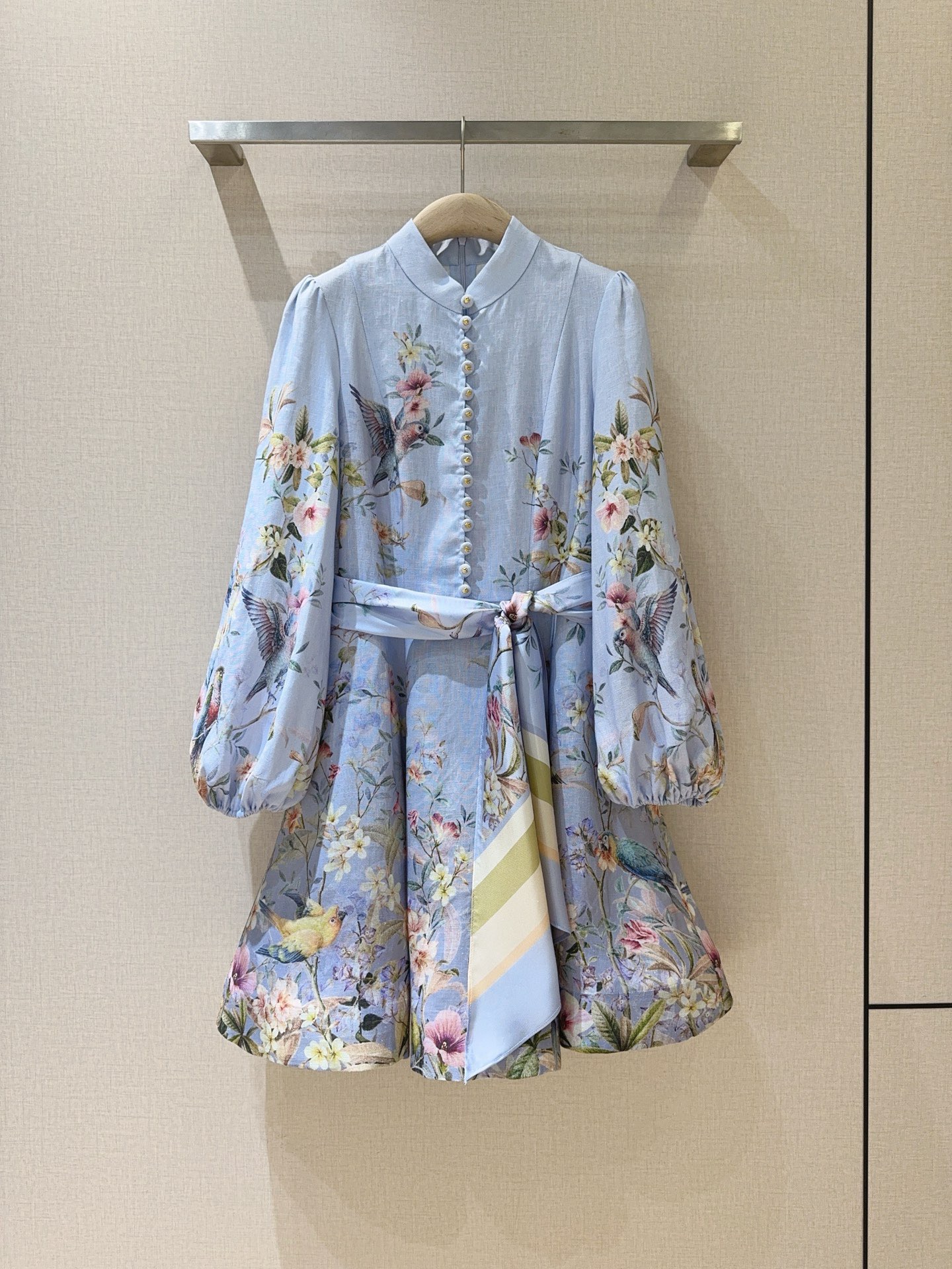 Платье женское в стиле Zimmermann  из льна голубого цвета с цветочным принтом