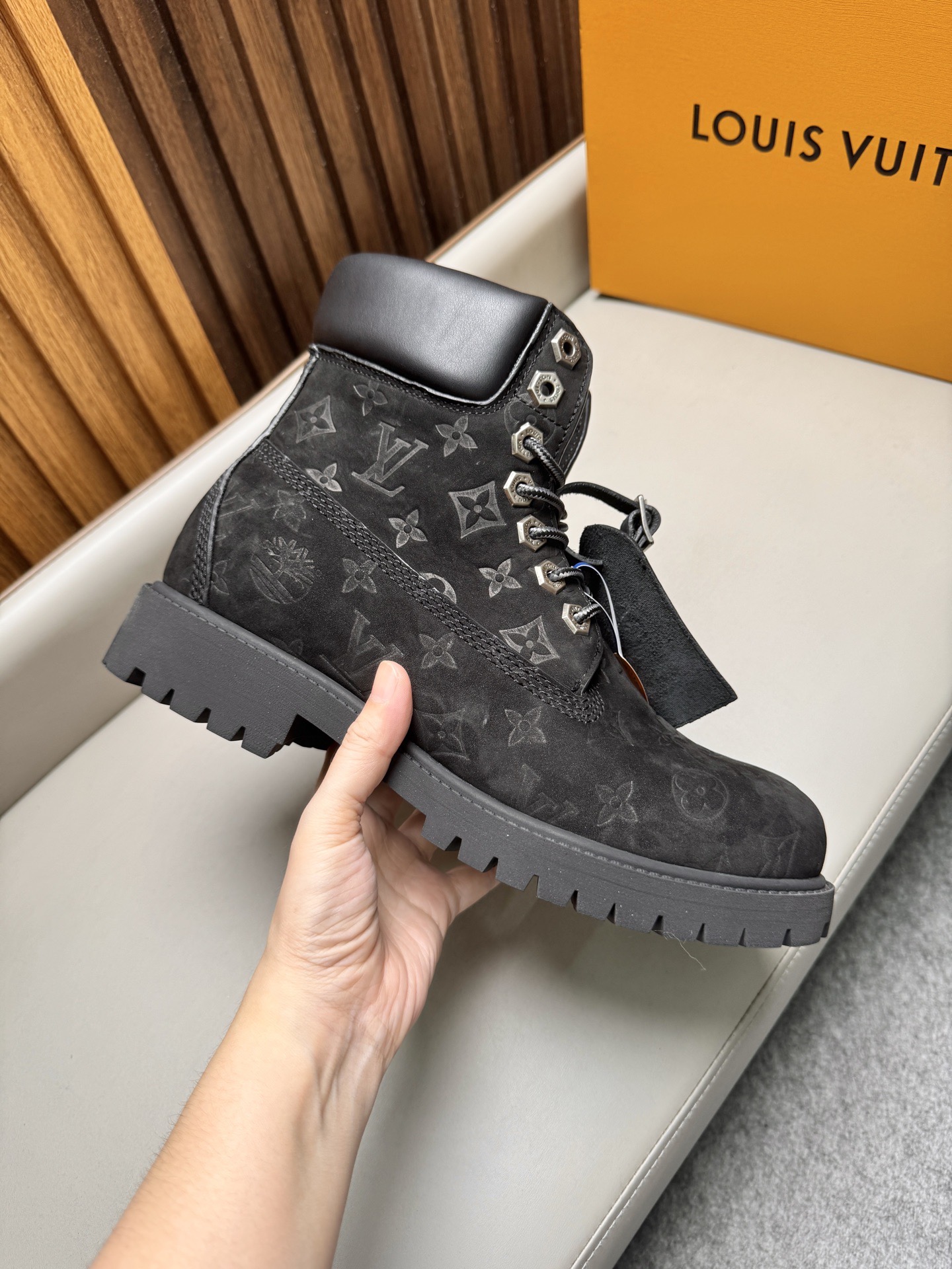 Ботинки мужские Louis Vuitton LV Remix Combat Boot чёрного цвета