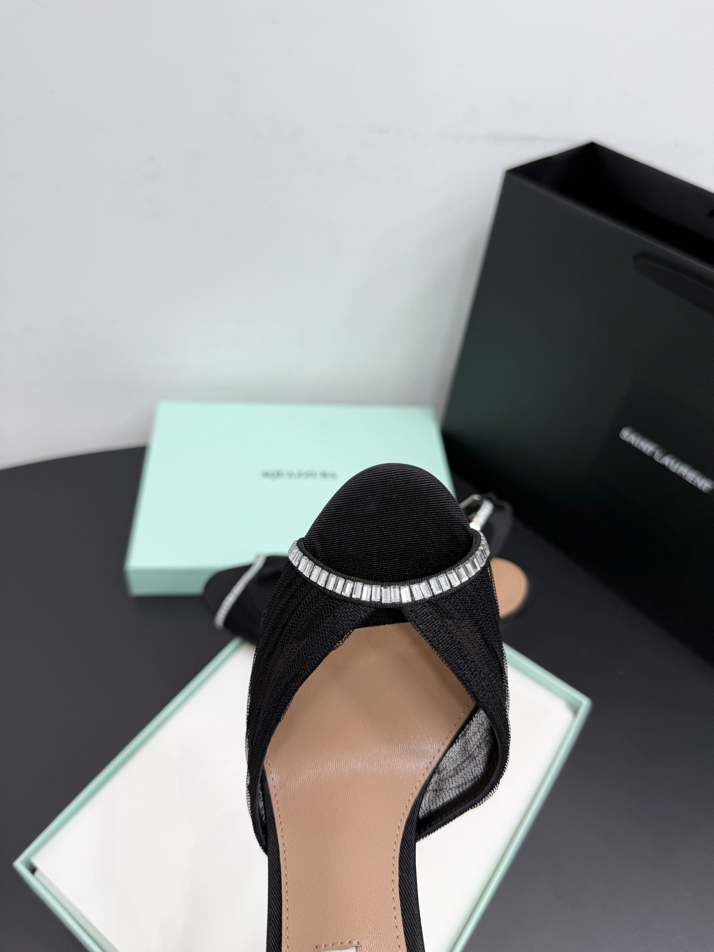 Босоножки женские Aquazzura черного цвета