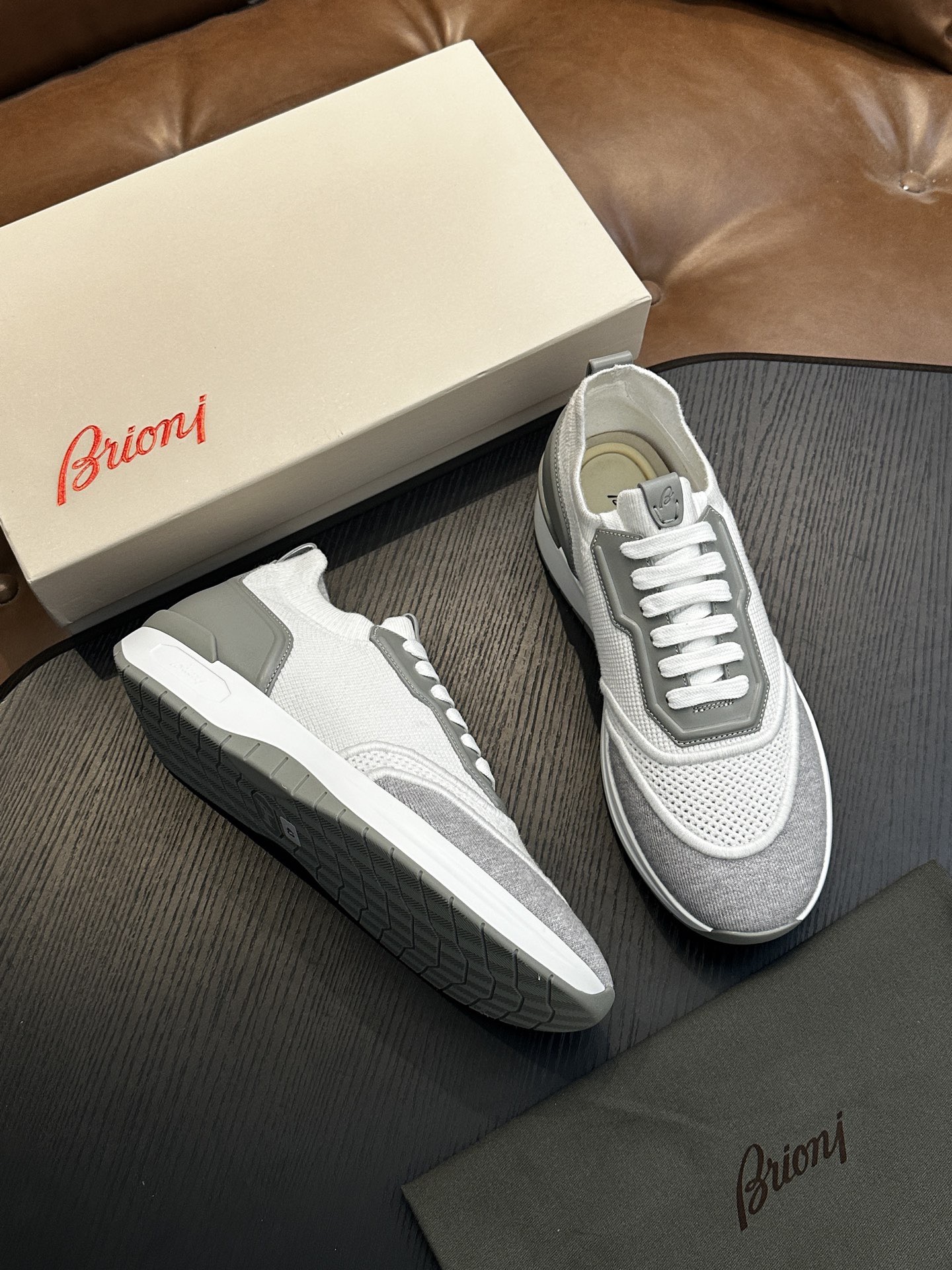 Кроссовки мужские в стиле Brioni серо-белого цвета