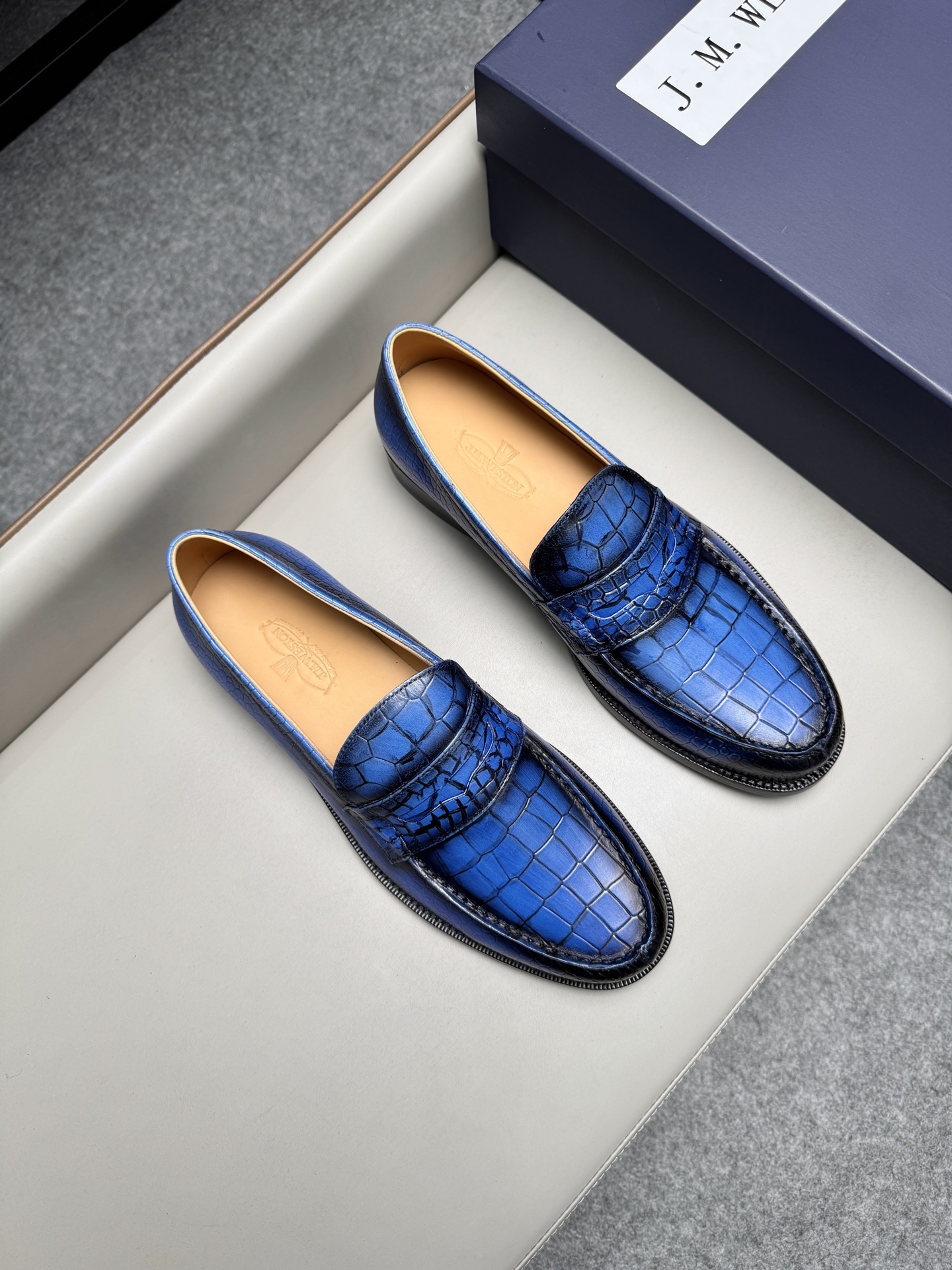 Лоферы мужские в стиле J.M. Weston синего цвета