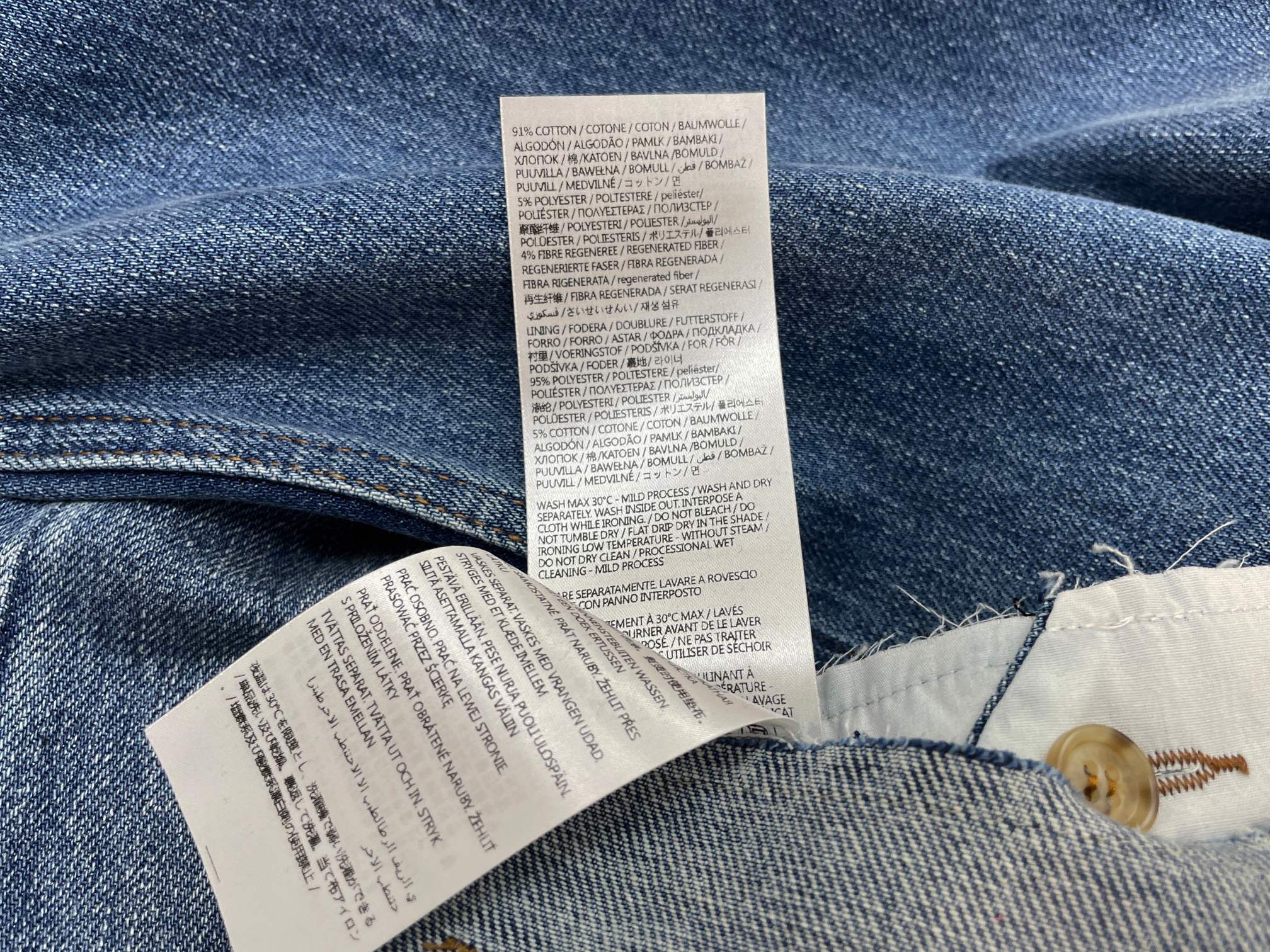 Джинсы женские в стиле Maison Margiela  из денима синего цвета с асимметричным поясом