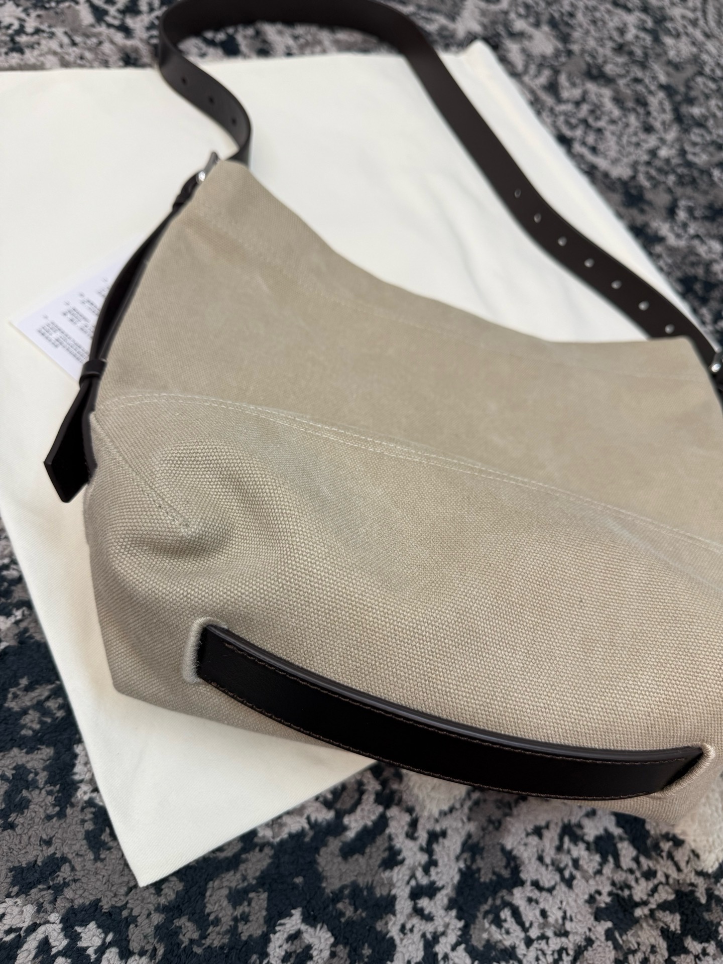Сумка женская в стиле Lemaire Small Tote серо-бежевого цвета 