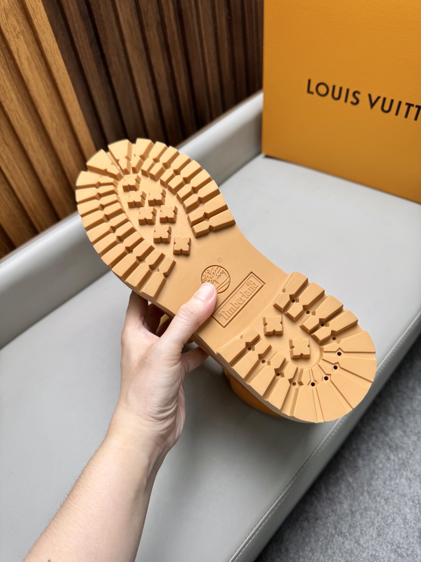 Ботинки мужские Louis Vuitton LV Remix Combat Boot песочного цвета