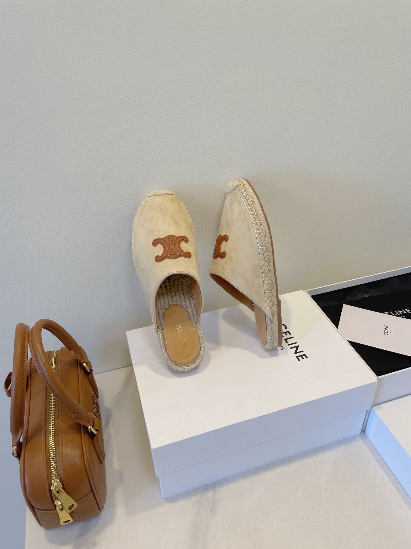 Мюли женские Celine бежевого цвета
