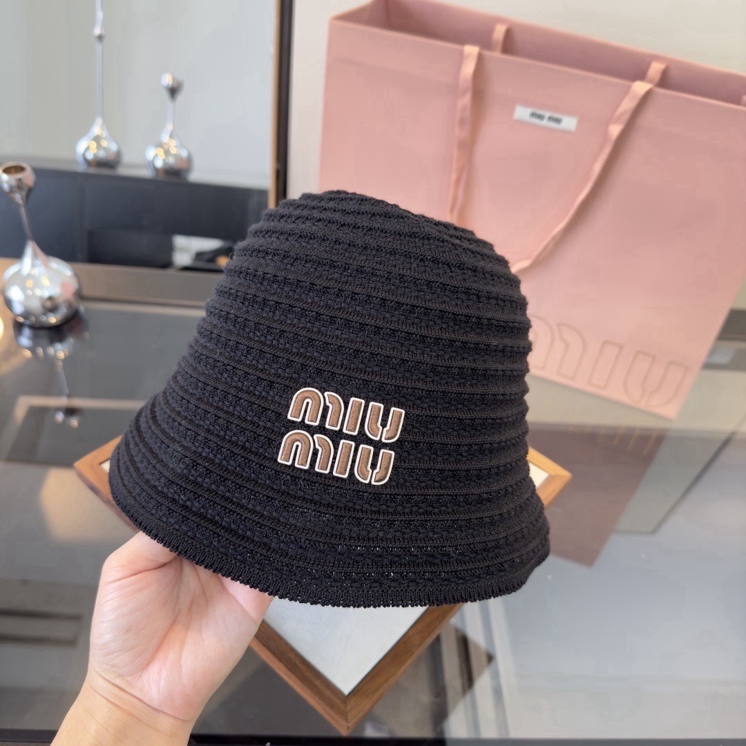 Панама женская в стиле Miu Miu из вязаного текстиля чёрного цвета