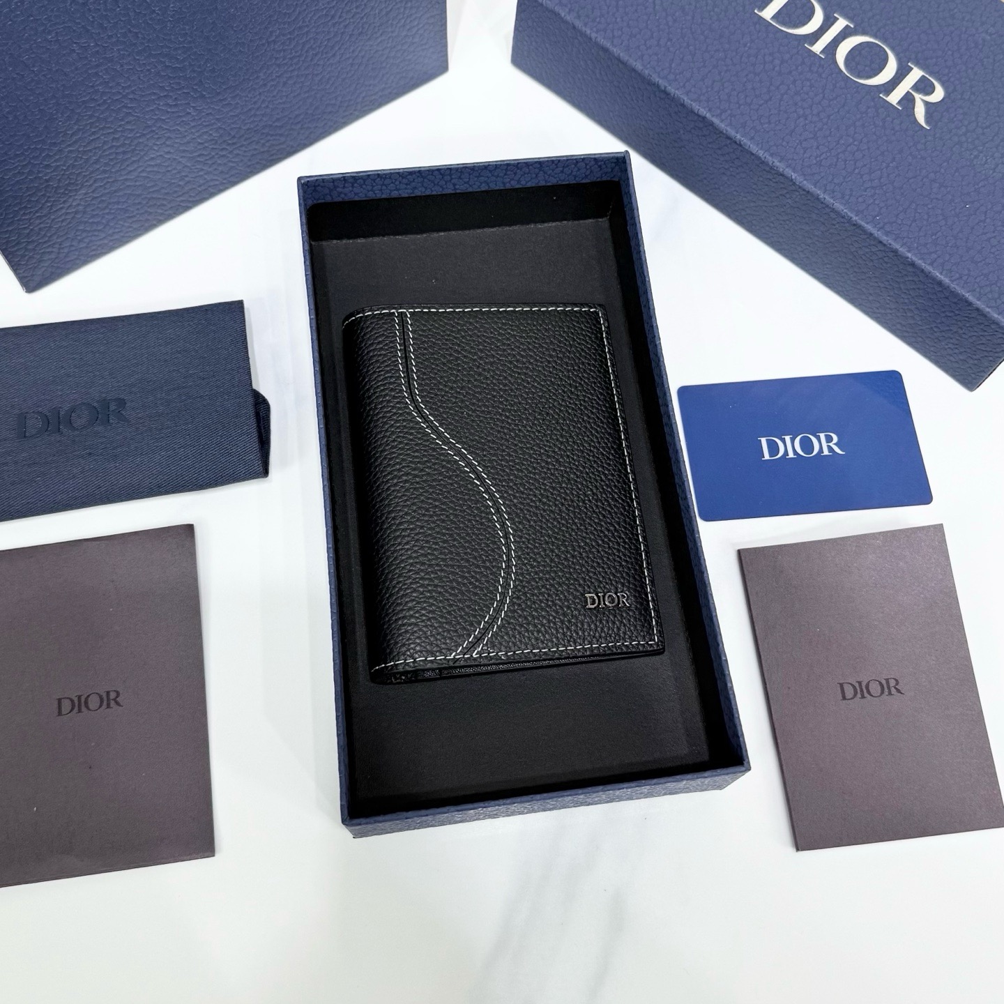 Обложка для паспорта мужская Dior чёрного цвета
