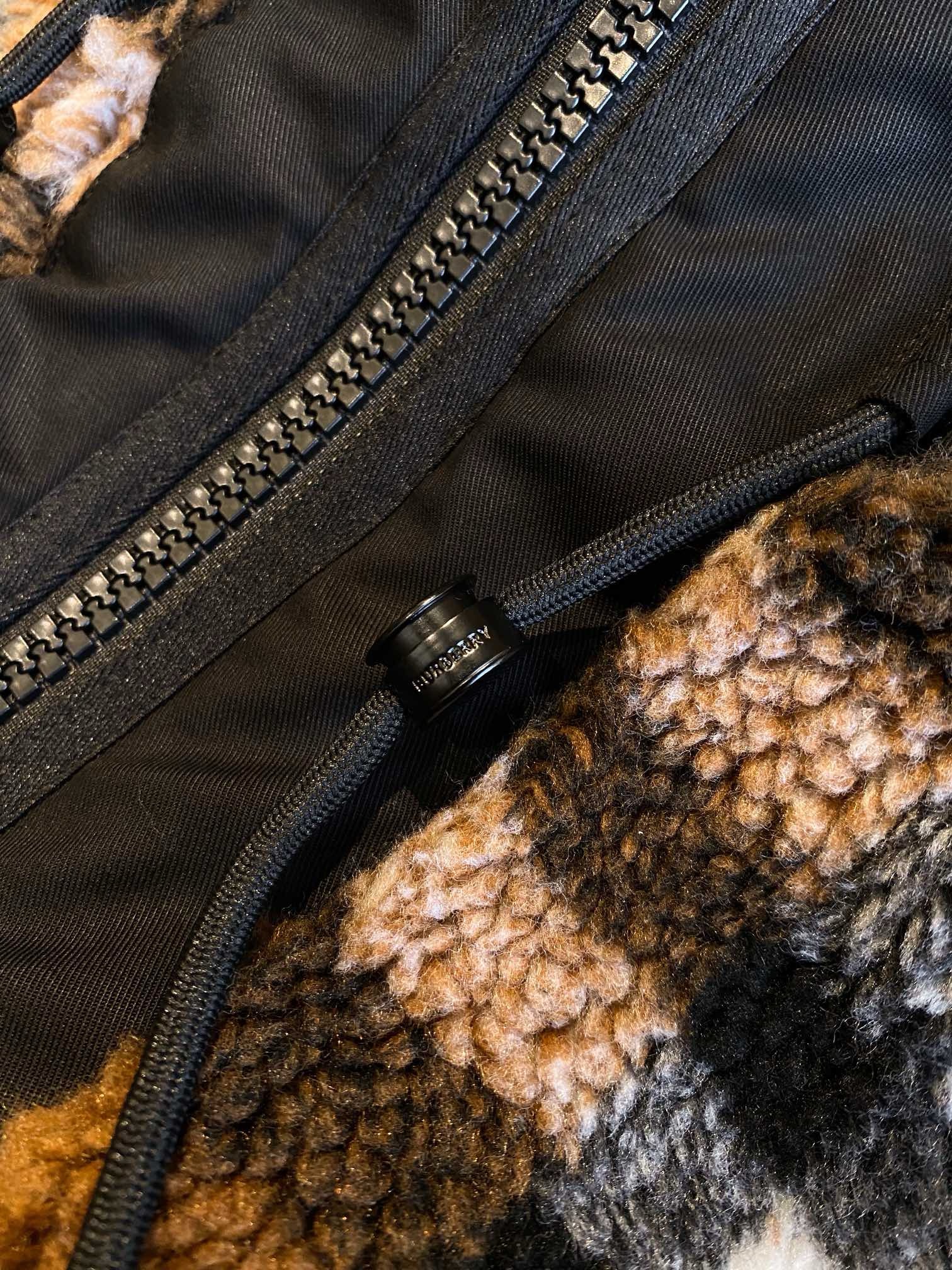 Куртка женская в стиле Burberry чёрно-коричневого цвета