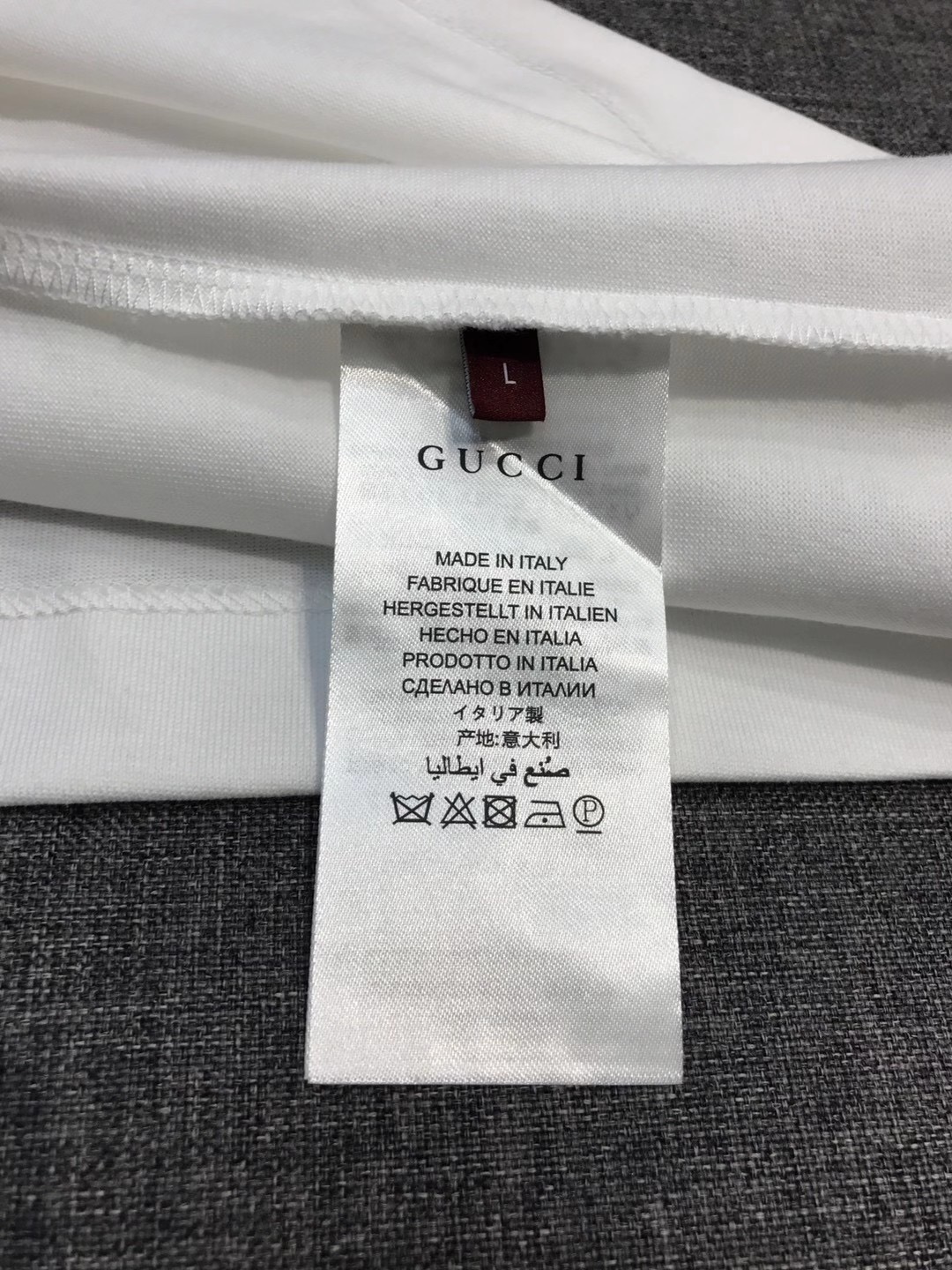 Поло мужское в стиле Gucci с коротким рукавом белого цвета