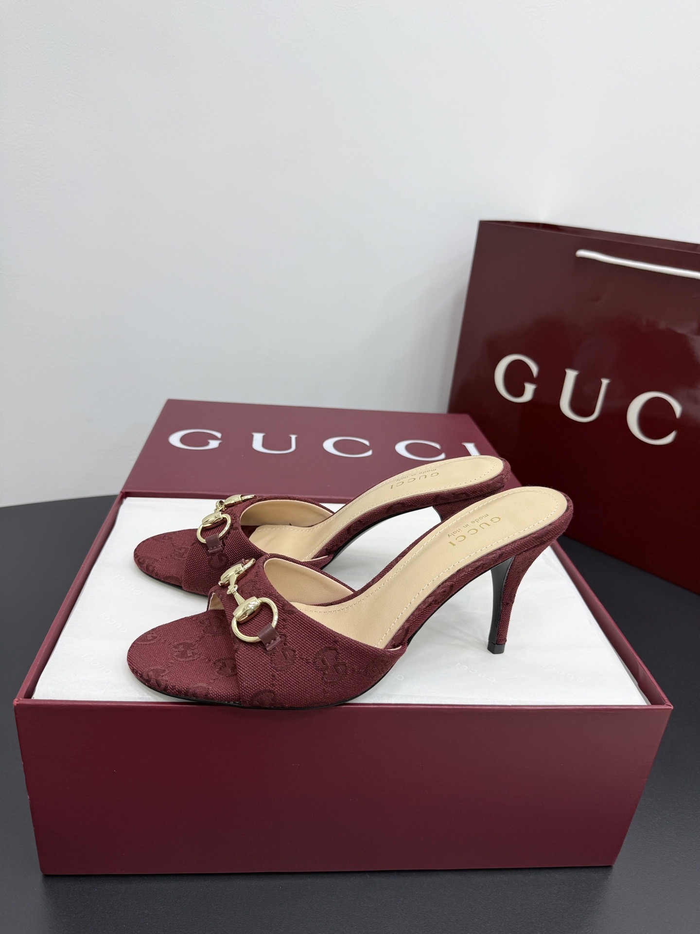 Мюли женские в стиле Gucci Horsebit бордового цвета