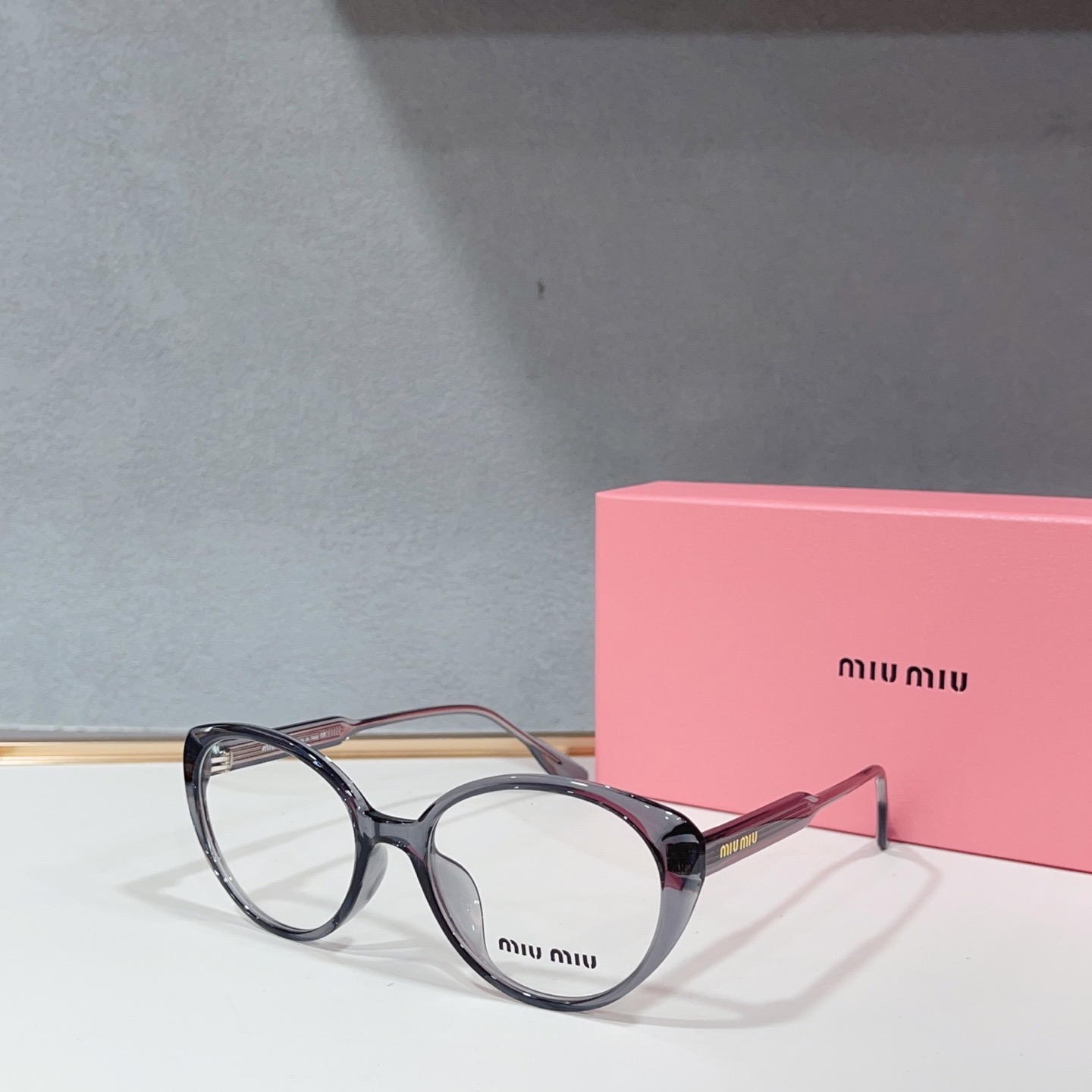 Очки женские в стиле Miu Miu круглой формы