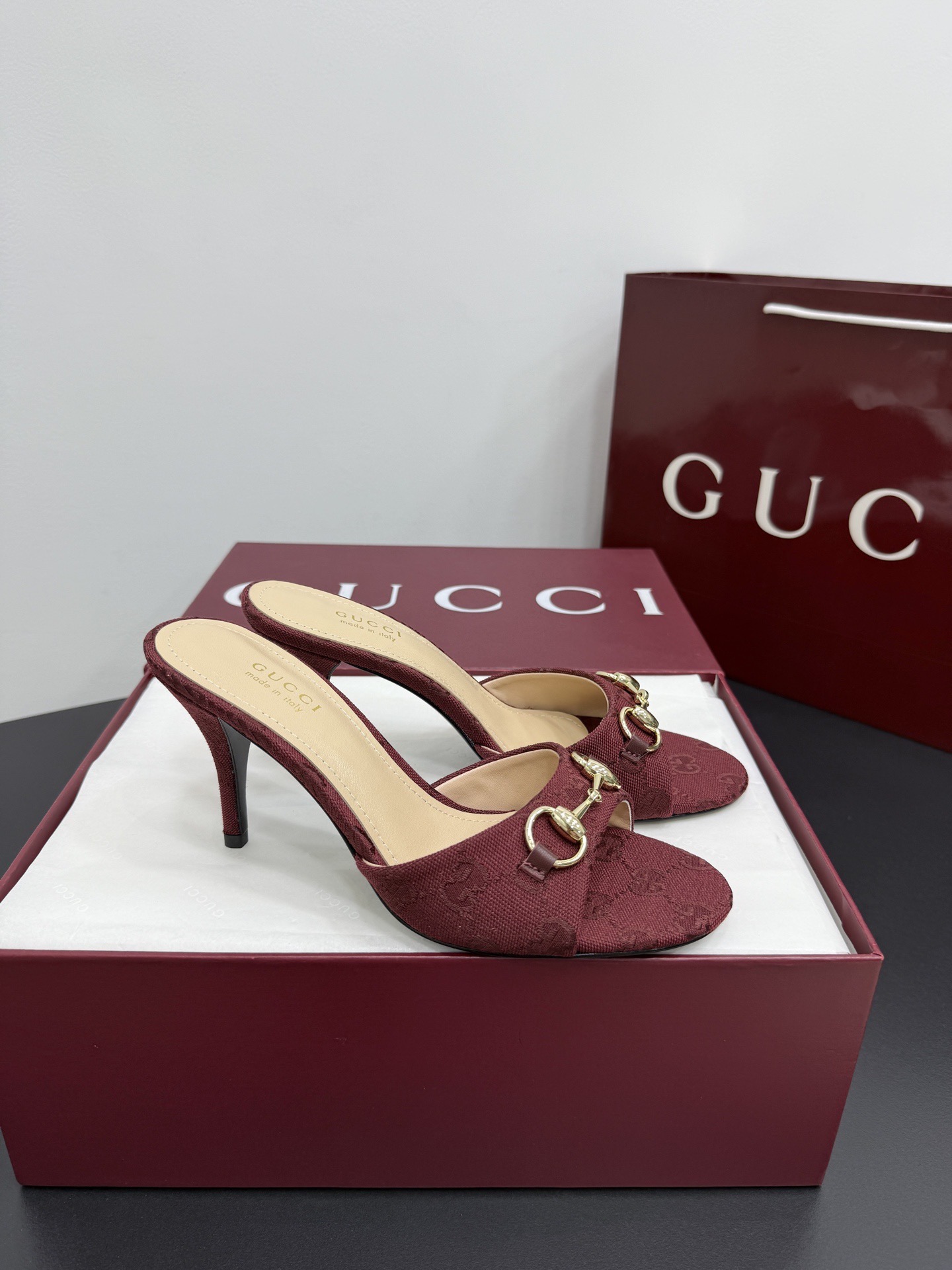 Мюли женские в стиле Gucci Horsebit бордового цвета