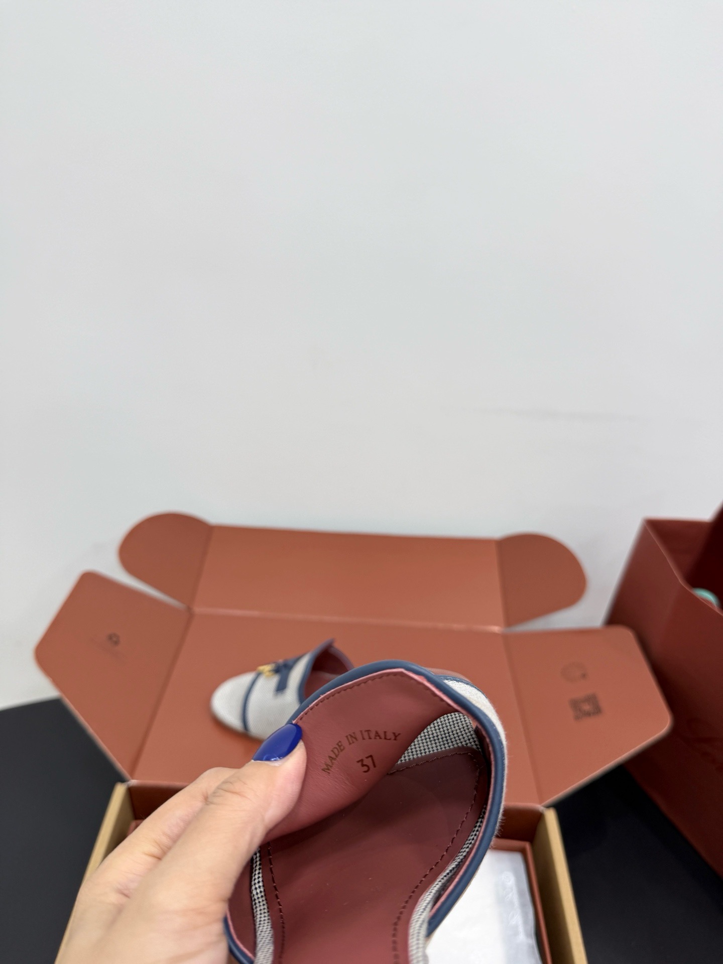 Мюли женские в стиле Loro Piana My Charms серого цвета