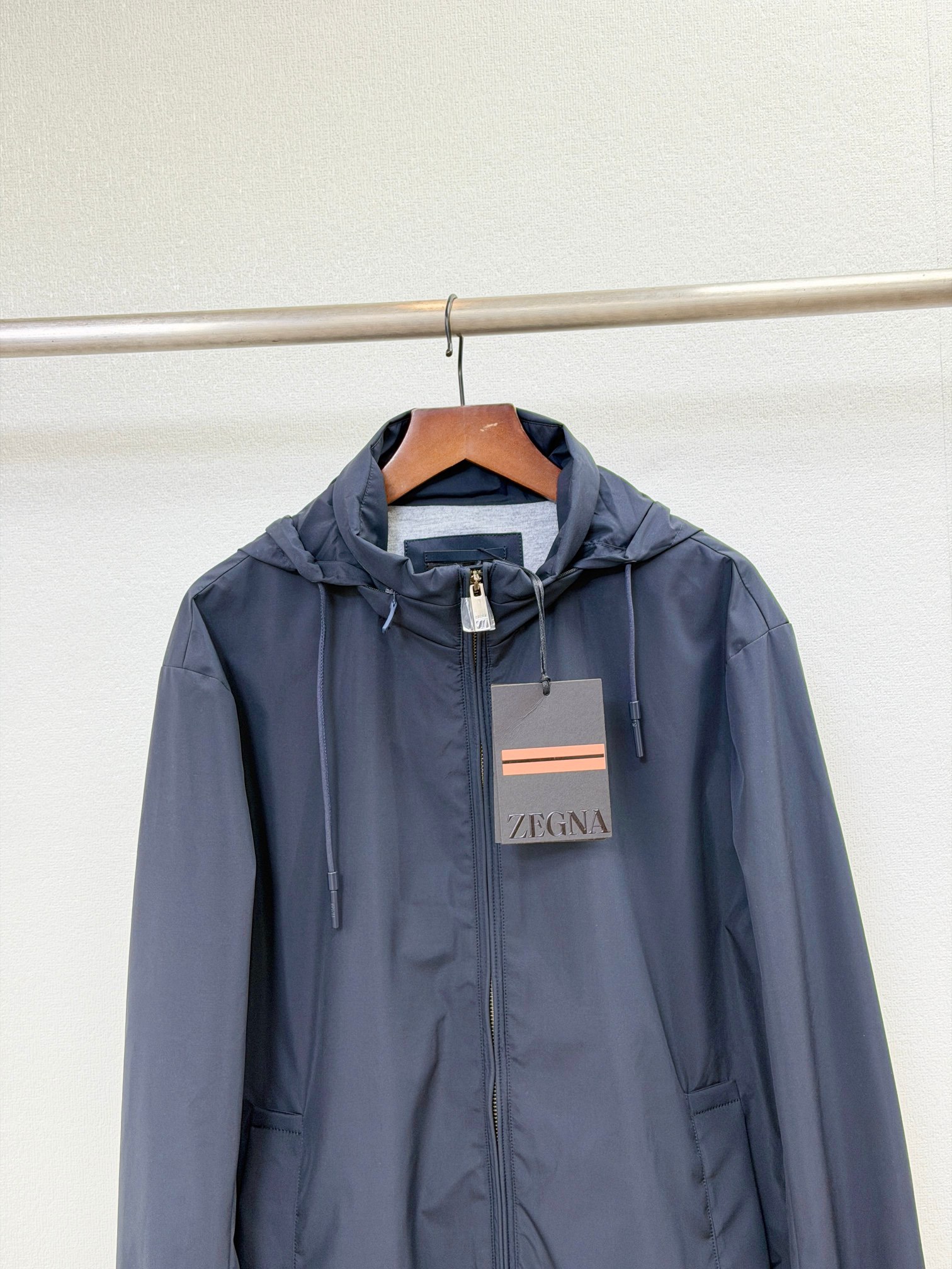 Куртка мужская в стиле Zegna с капюшоном демисезонная черного цвета