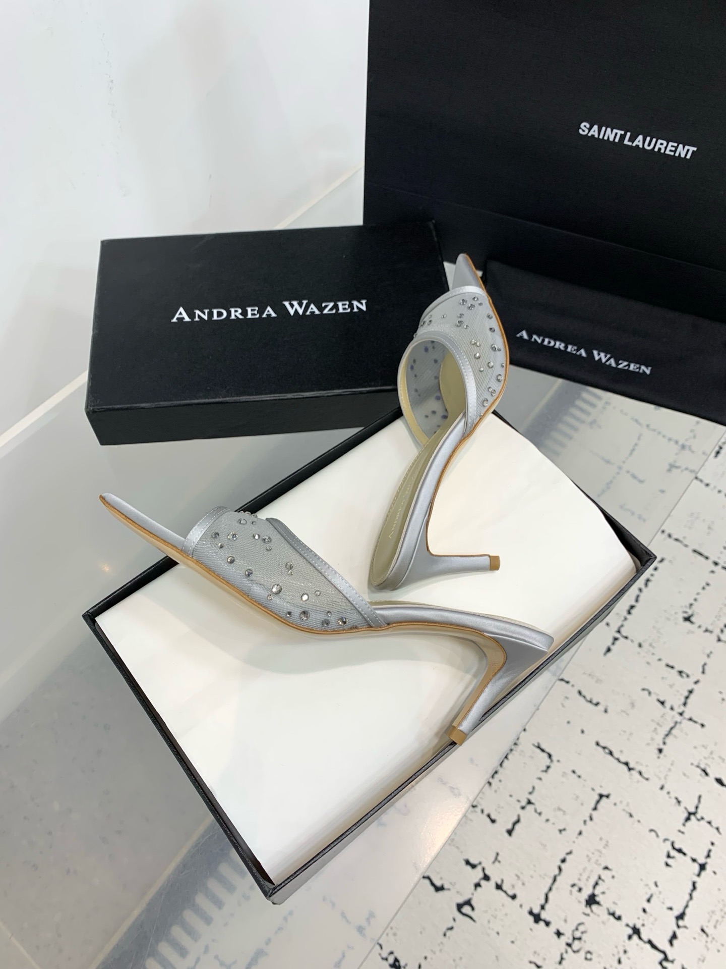 Мюли женские Andrea Wazen серебристого цвета