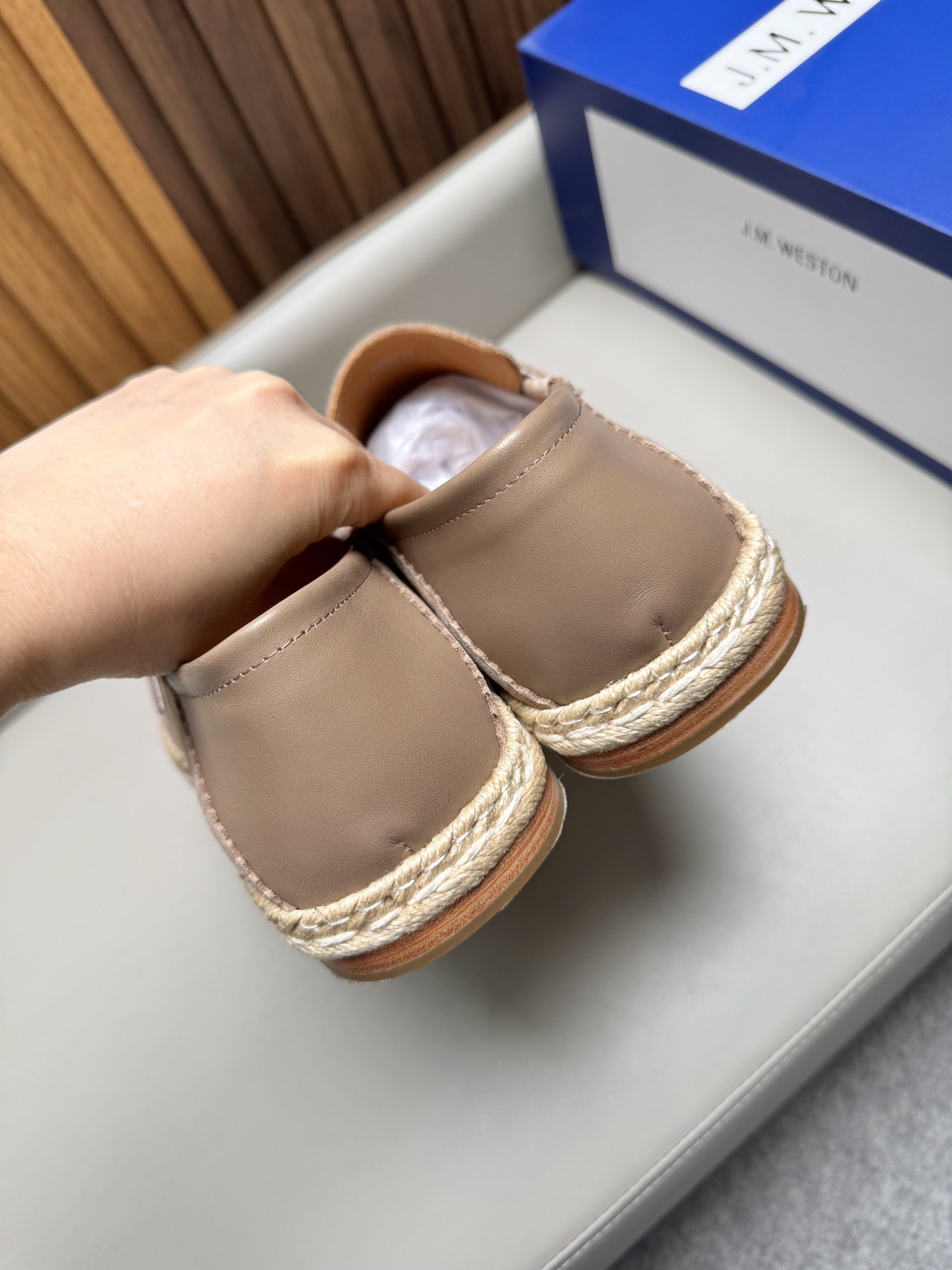 Лоферы мужские в стиле J.M. Weston бежевого цвета