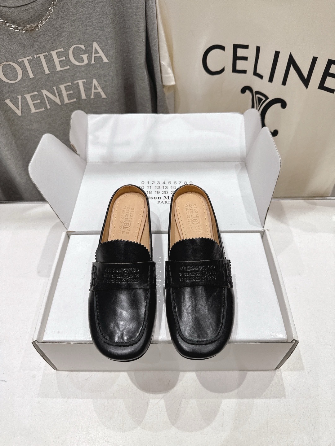 Мюли-лоферы женские MM6 Maison Margiela чёрного цвета