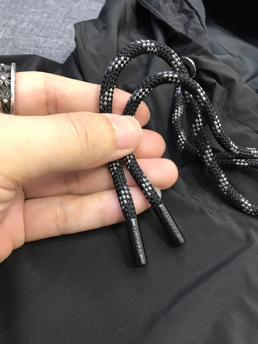 Куртка мужская в стиле Moncler с капюшоном из технологичной ткани Pertex чёрного цвета