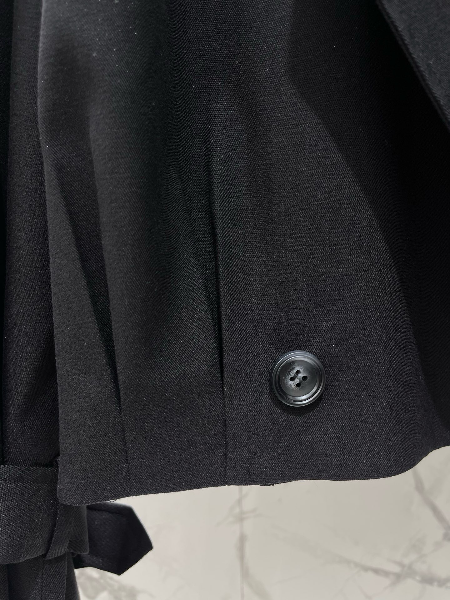 Тренч укороченный женский Balenciaga чёрного цвета