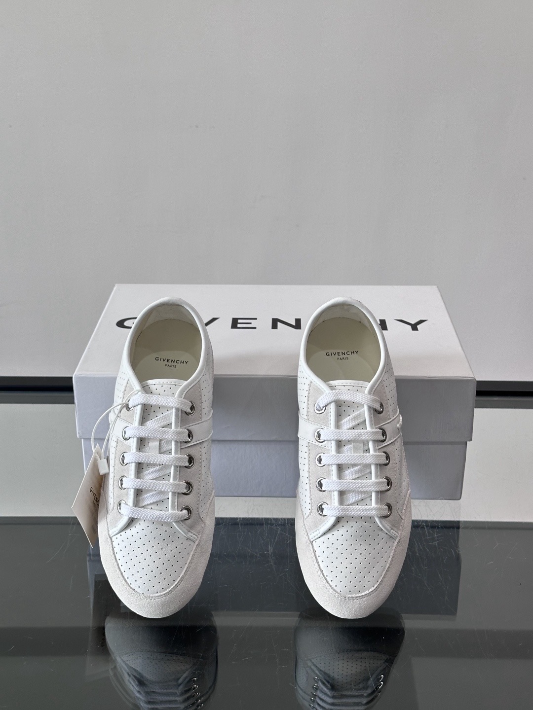 Кеды мужские Givenchy белого цвета