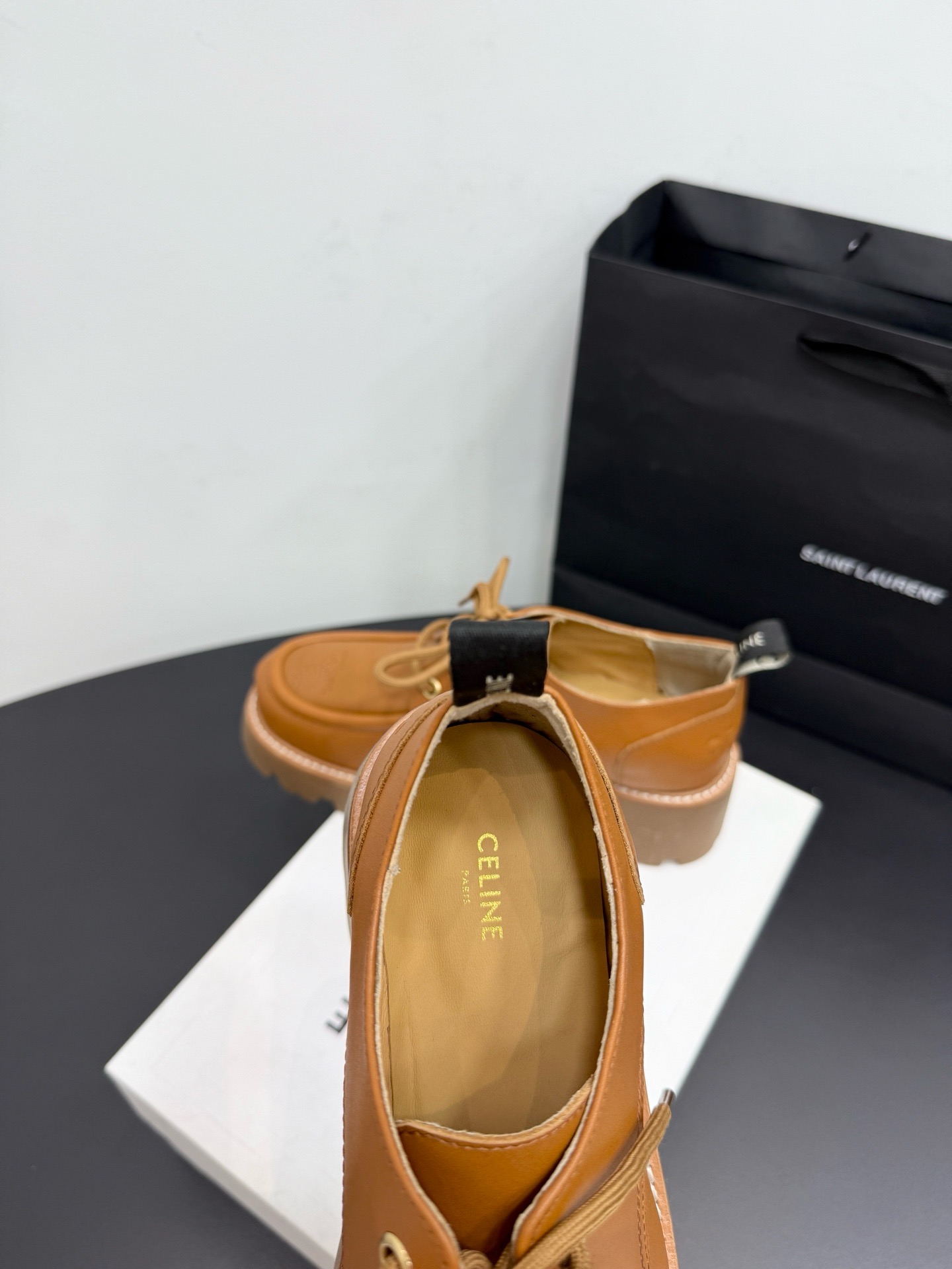 Дерби женские в стиле Celine Triomphe из натуральной кожи коричневого цвета