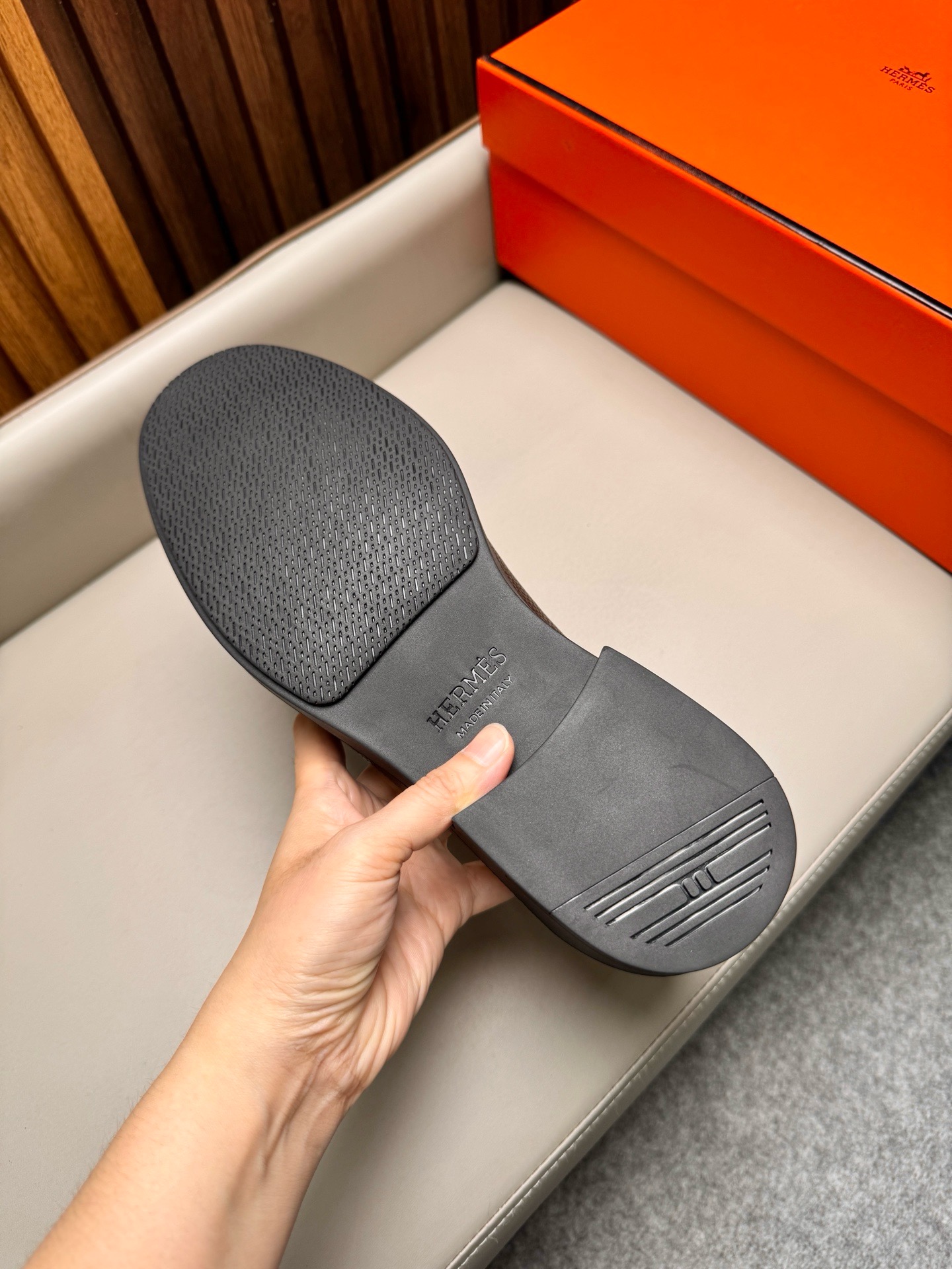 Лоферы мужские в стиле Hermes из натуральной кожи коричневого цвета