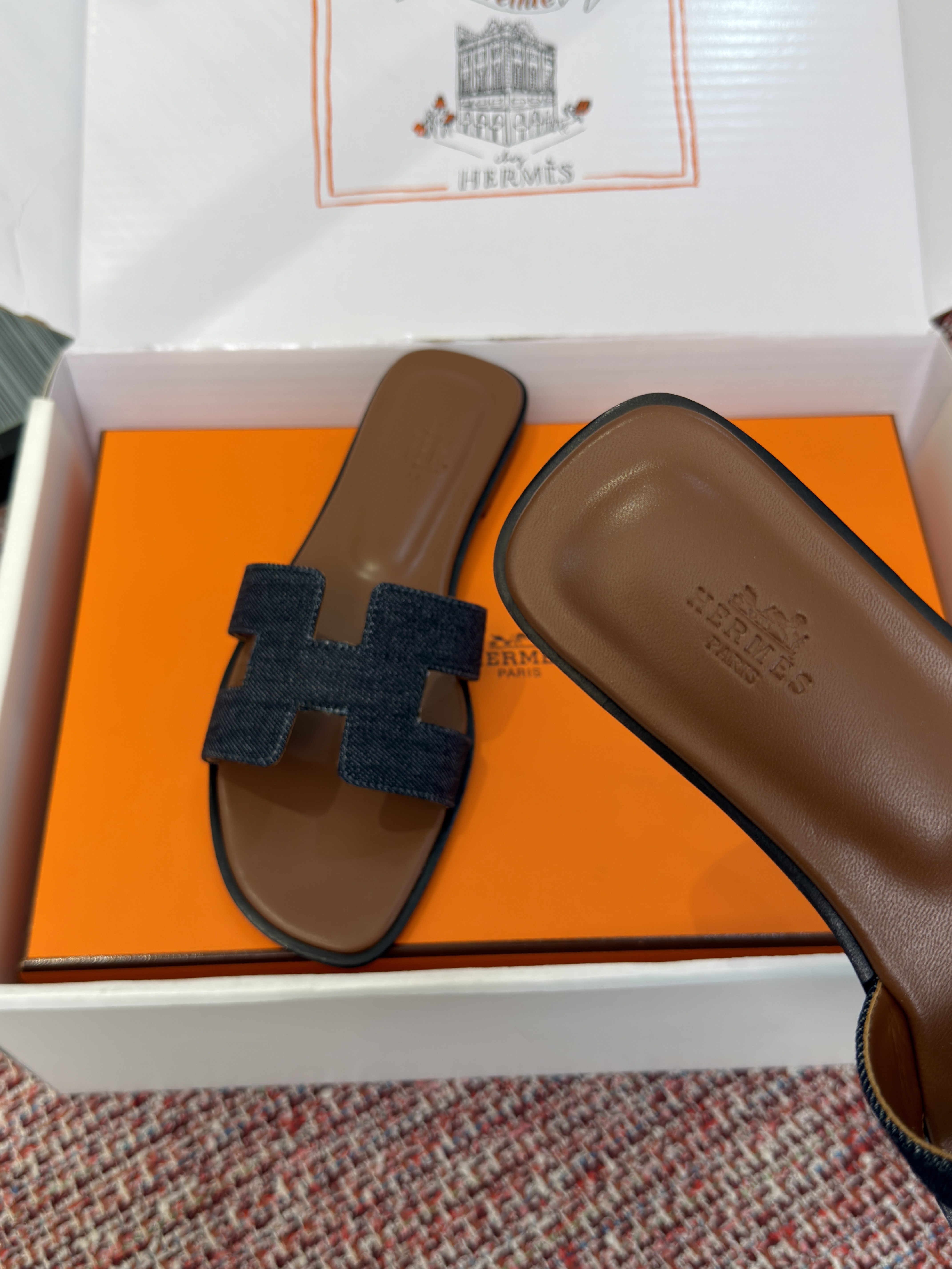 Шлёпанцы женские в стиле Hermès Oran тёмно-серого и коричневого цвета