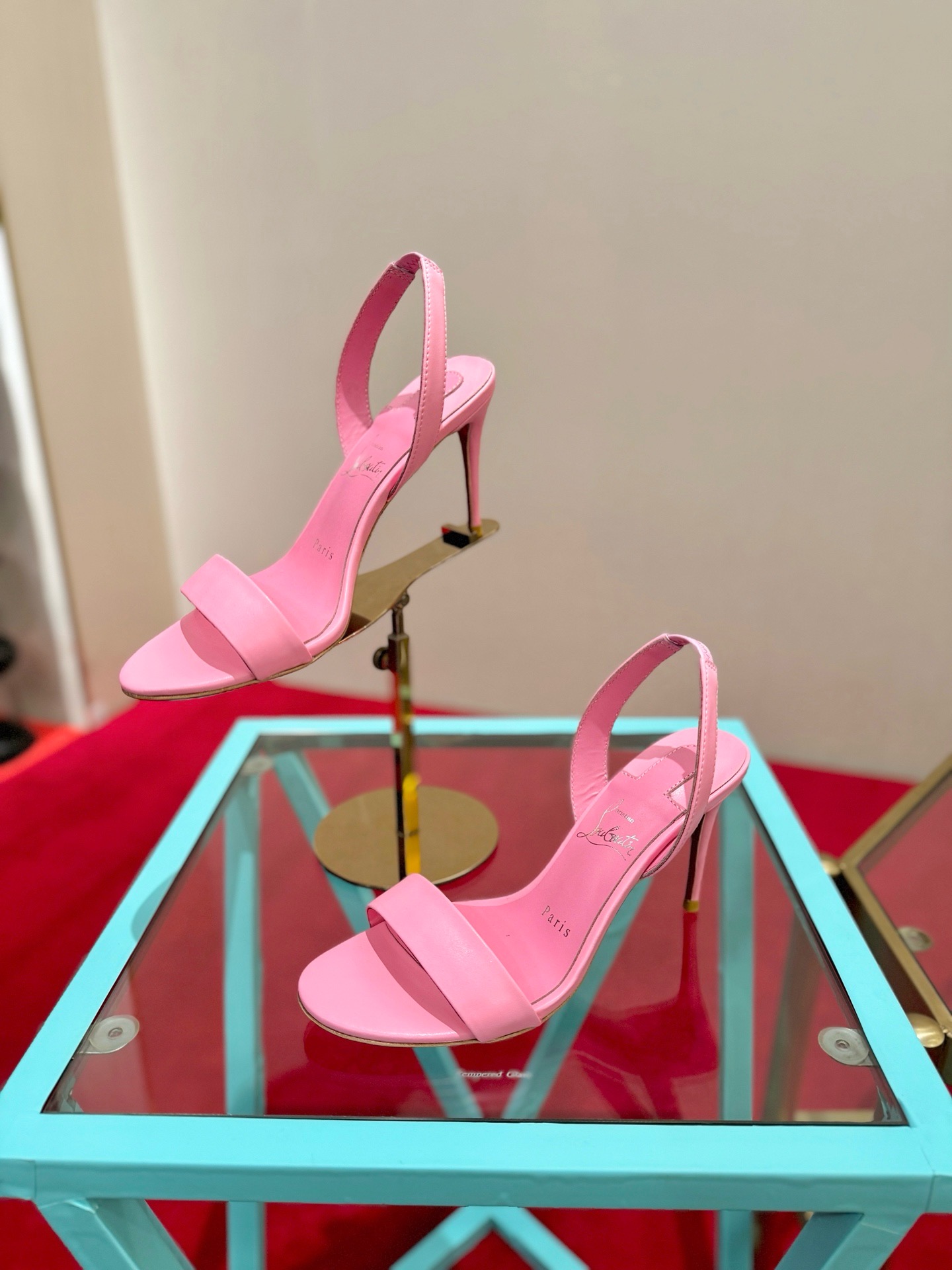Босоножки женские в стиле Christian Louboutin So Kate розового цвета