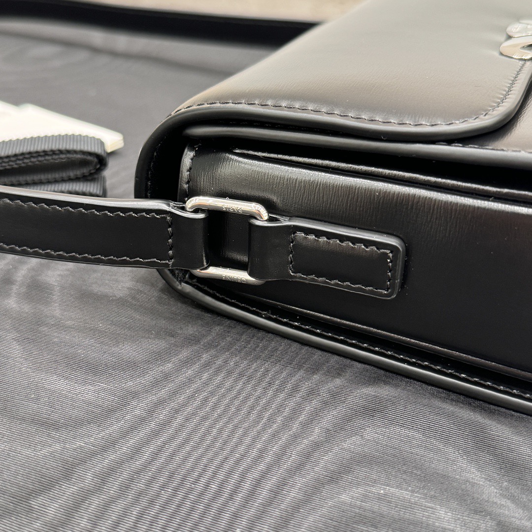 Сумка женская в стиле Celine Teen Triomphe компактная чёрная с серебряной фурнитурой