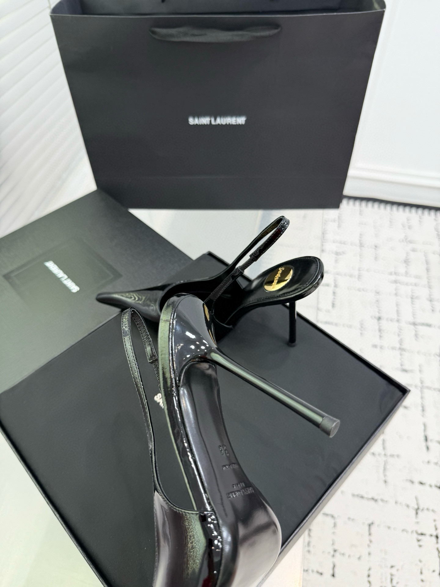 Туфли женские в стиле Saint Laurent Slingback чёрного цвета