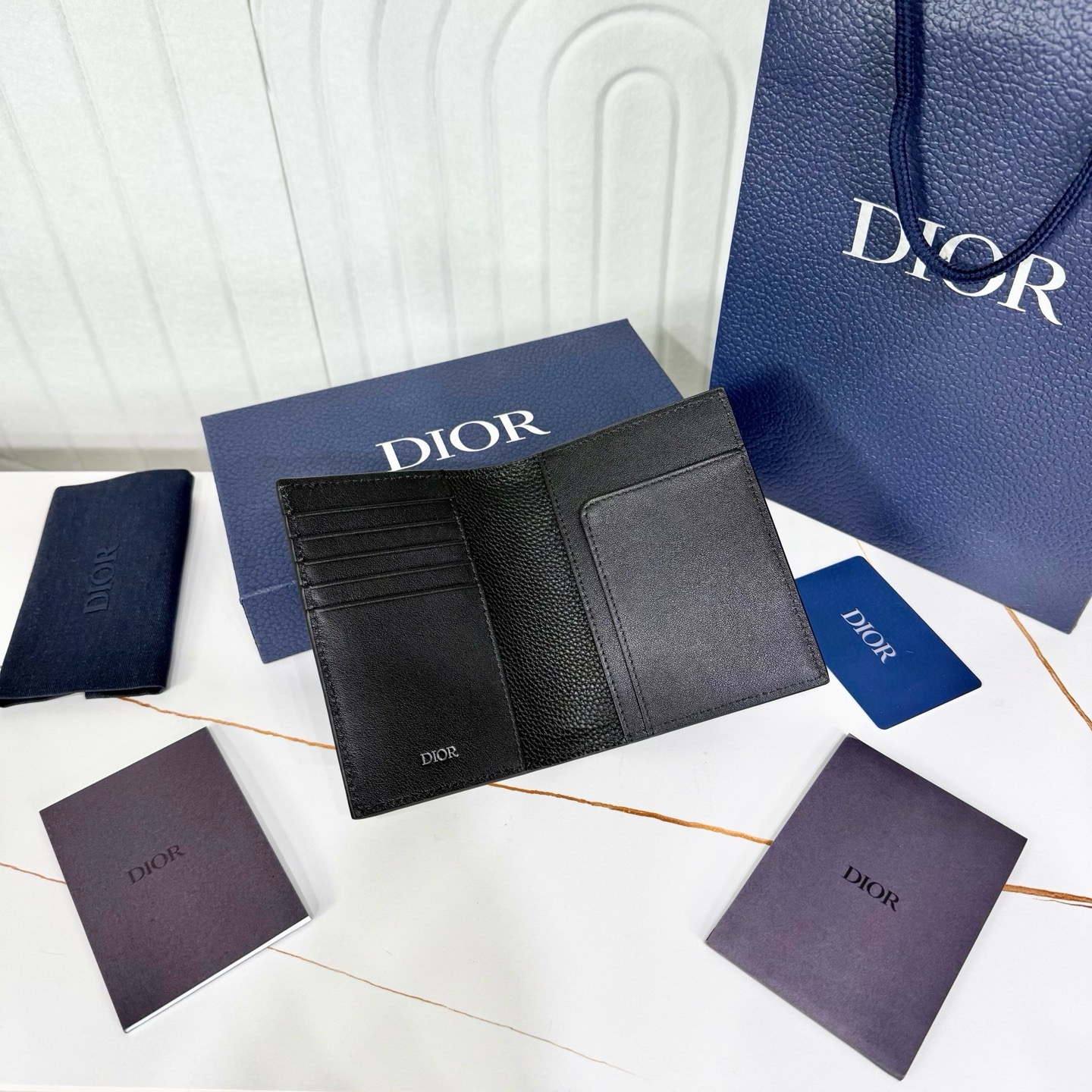 Обложка для паспорта мужская Dior чёрного цвета