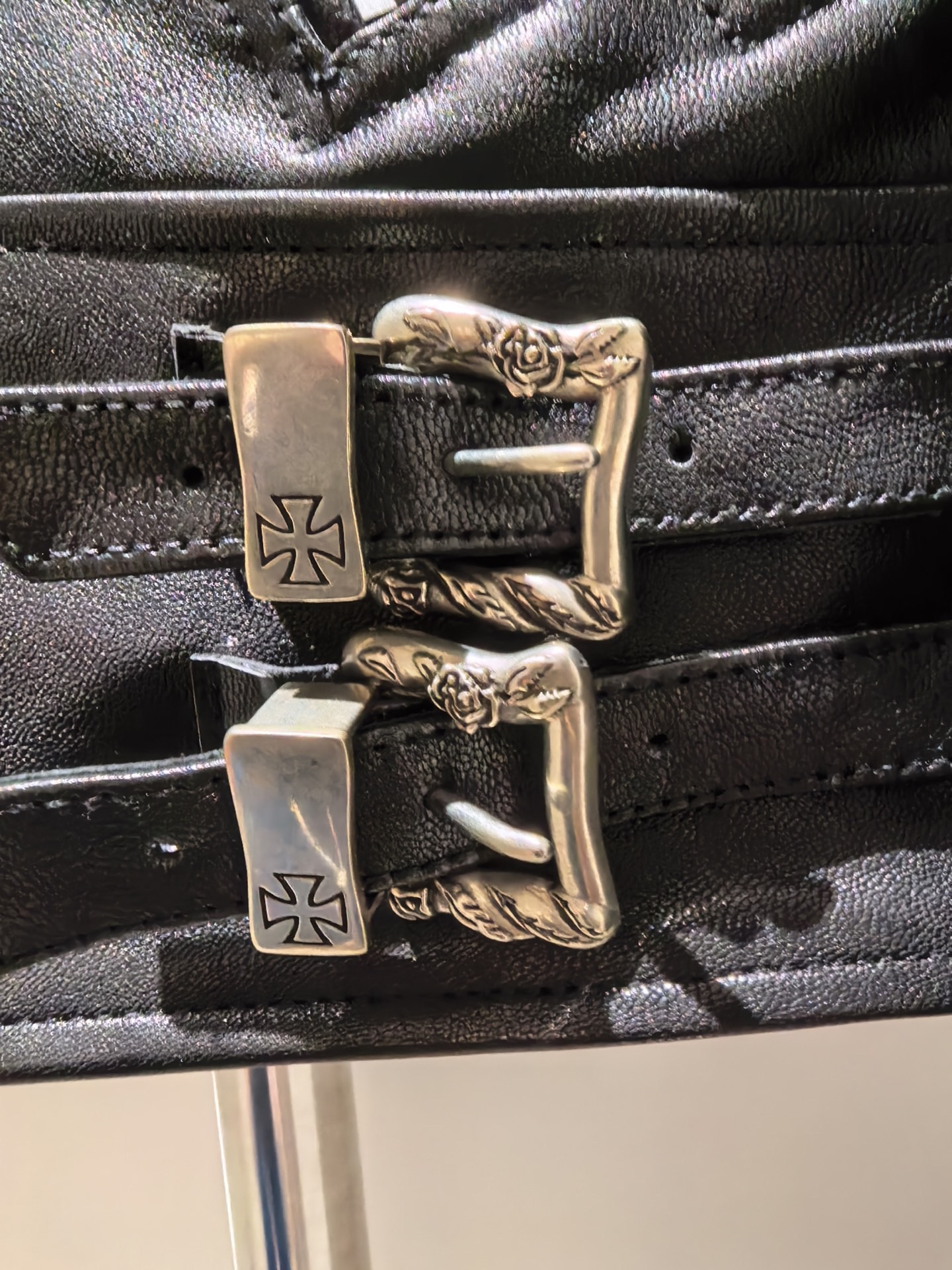 Куртка мужская в стиле Enfants Riches Déprimés Rose Buckle Moto Jacketчёрного цвета с пряжками