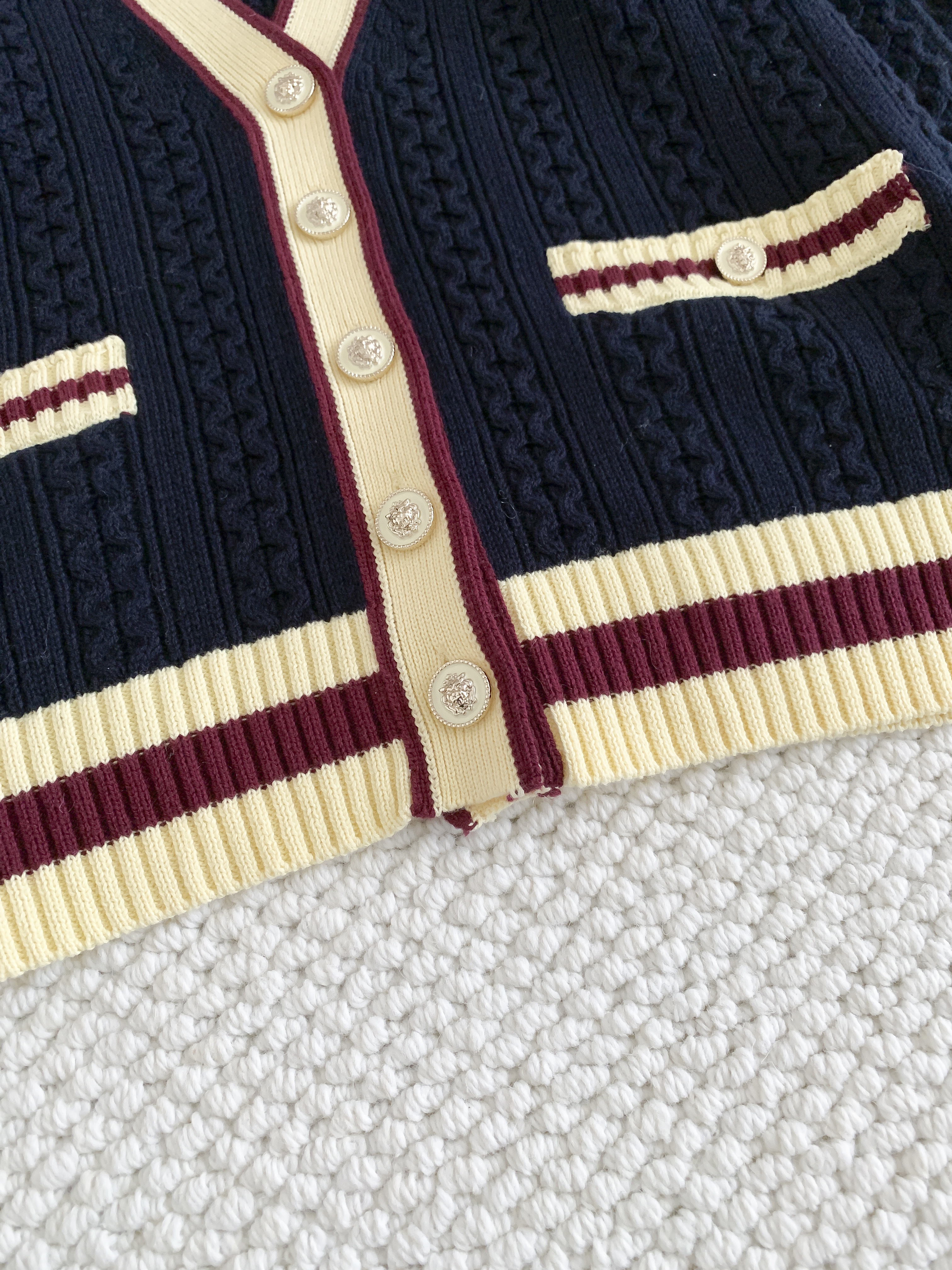 Кардиган женский в стиле Chanel тёмно-синего цвета с контрастной отделкой