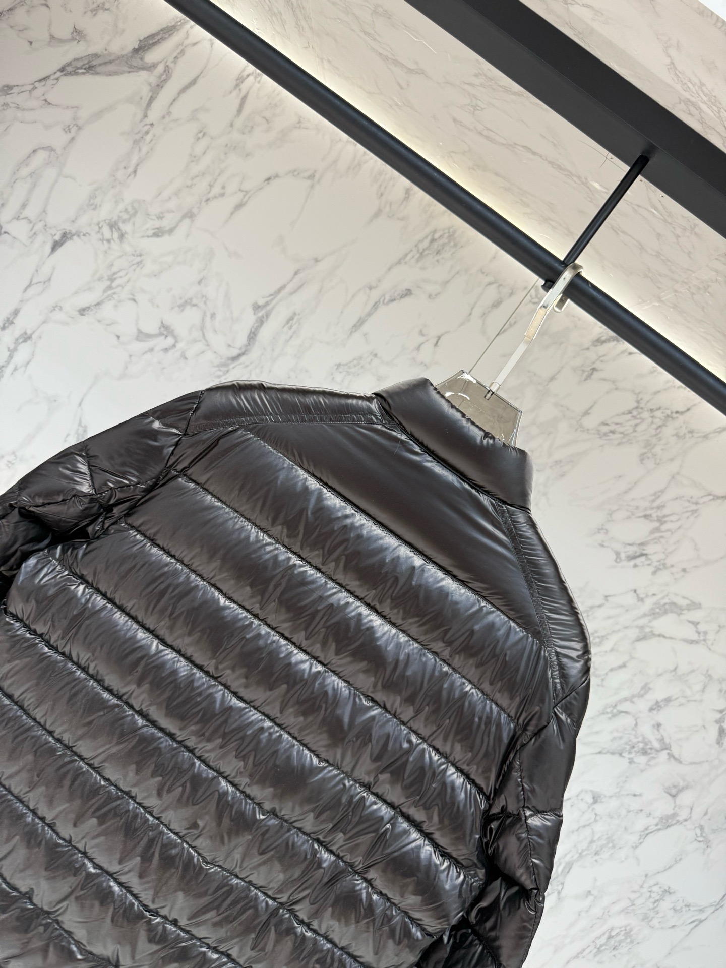 Пуховик мужской Moncler Acorus чёрного цвета с натуральным пухом